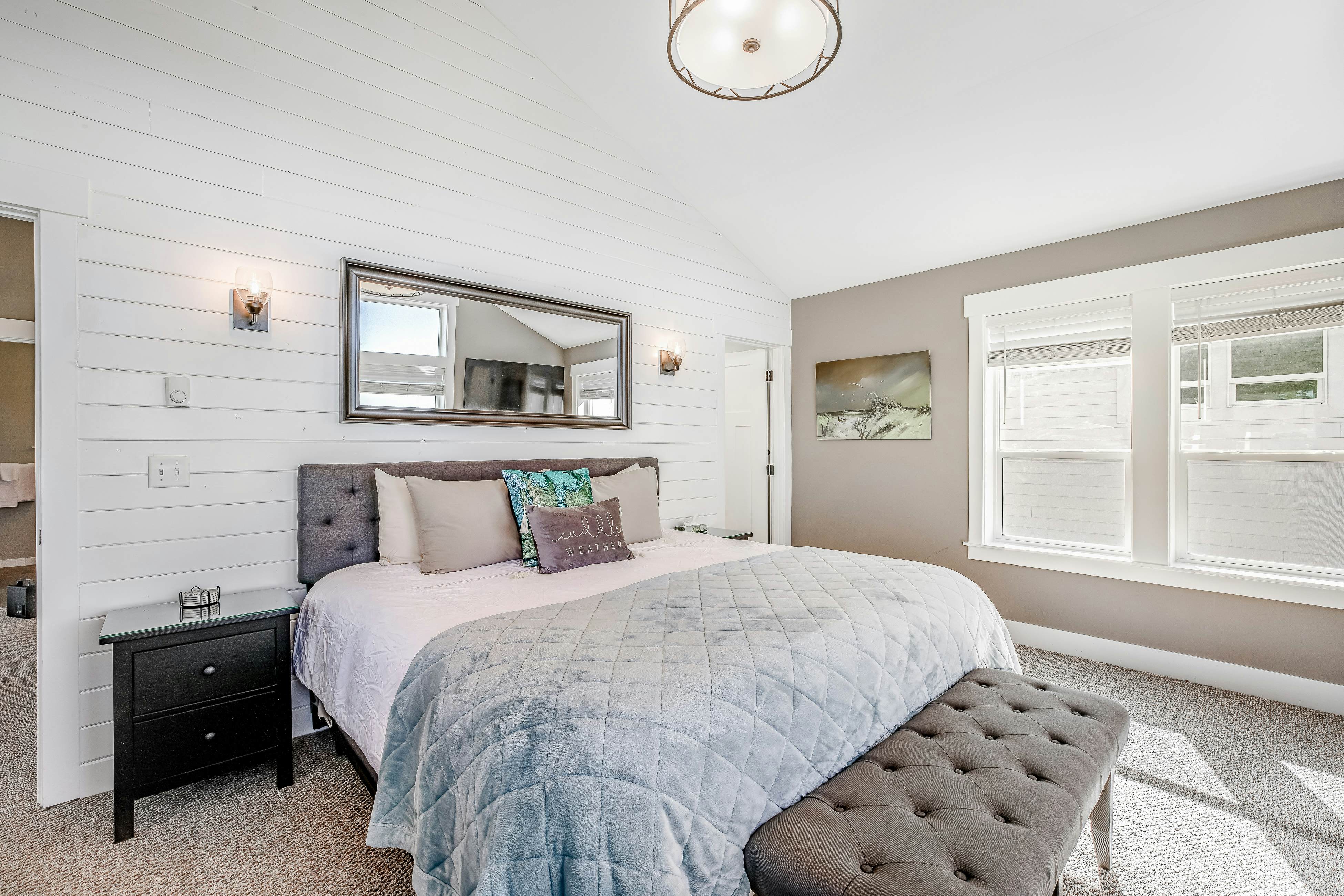 Gorgeous Ocean View Home w/ Private Hot Tub, Fast WiFi, Gas Fireplaces, and W/D