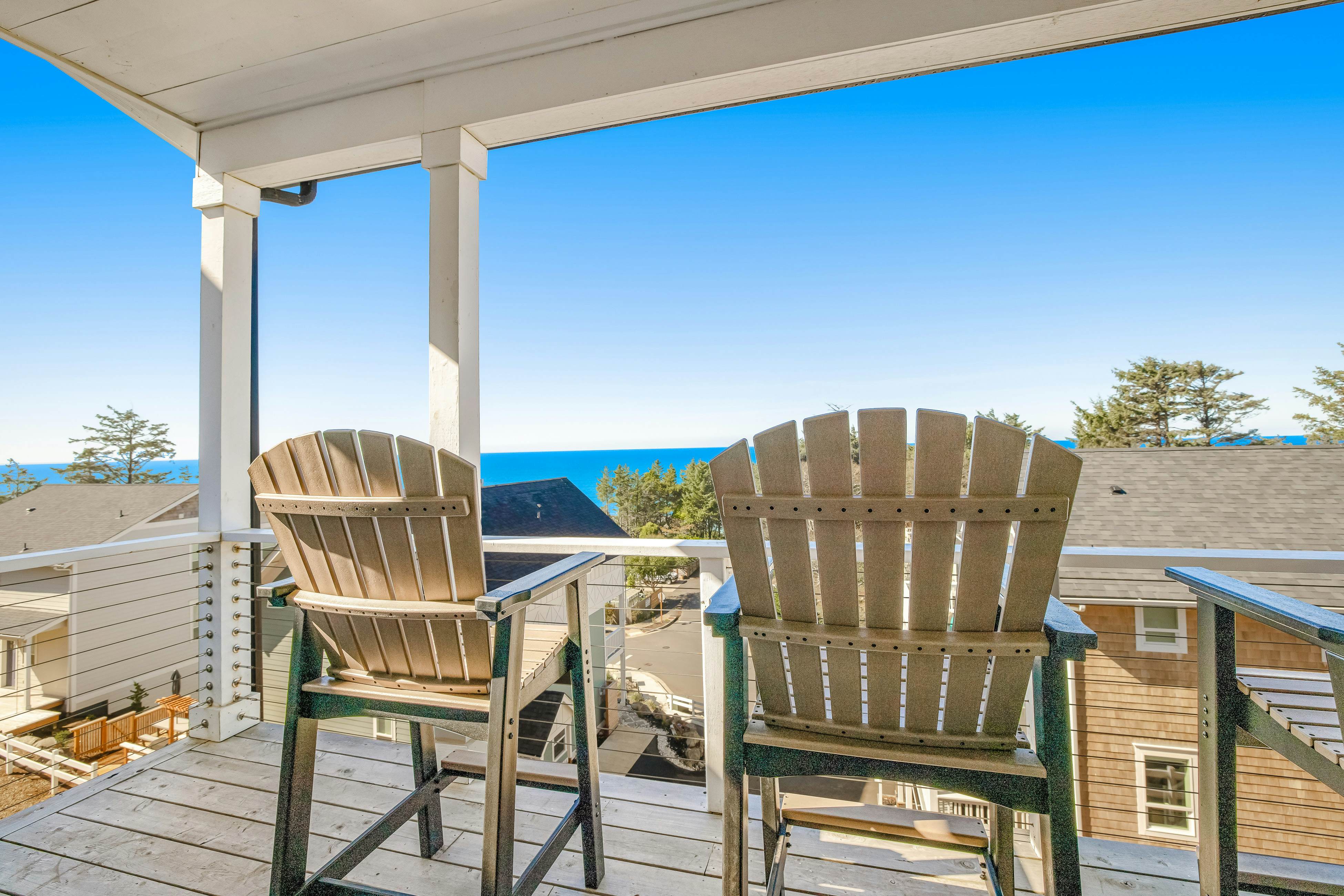 Gorgeous Ocean View Home w/ Private Hot Tub, Fast WiFi, Gas Fireplaces, and W/D