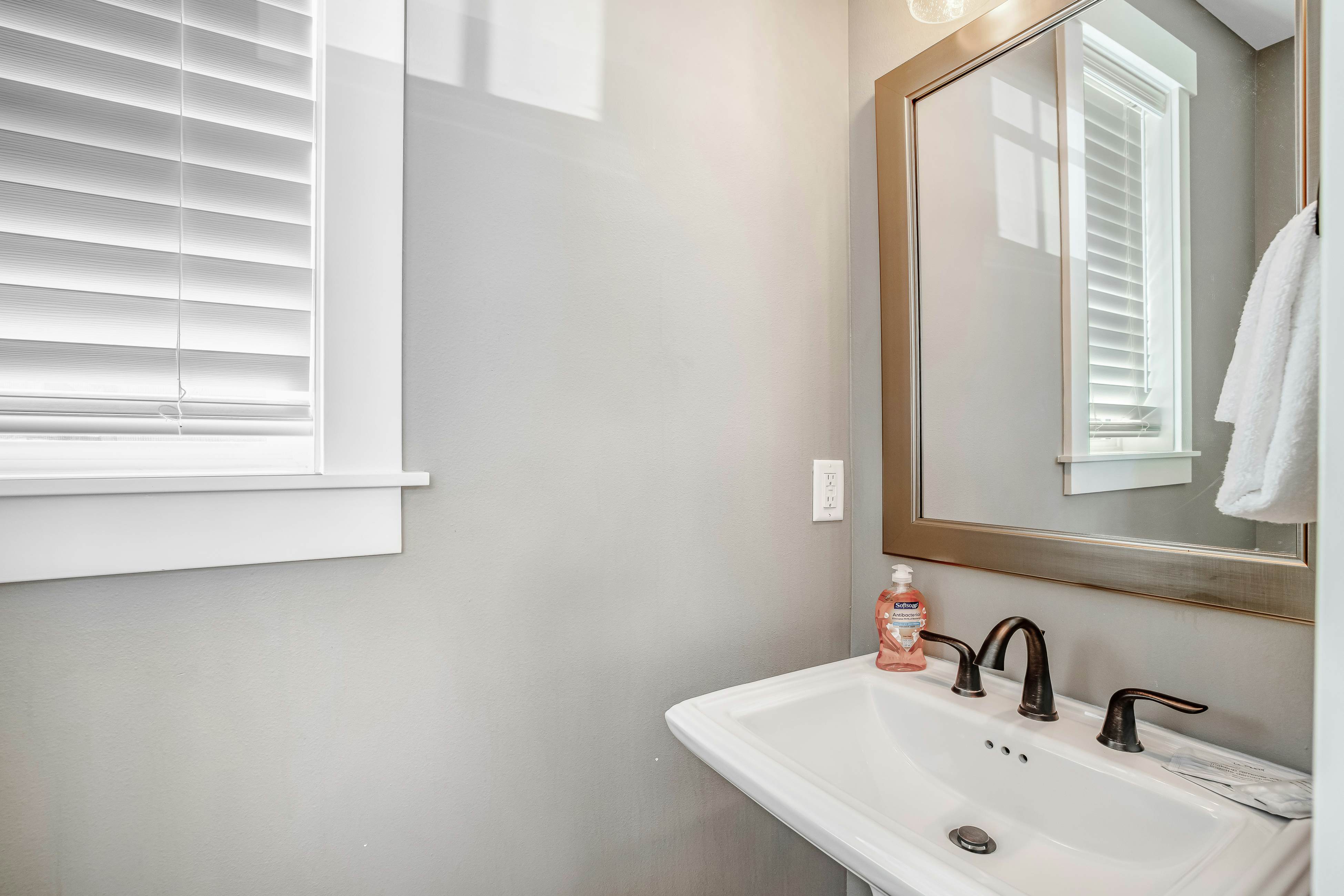 Gorgeous Ocean View Home w/ Private Hot Tub, Fast WiFi, Gas Fireplaces, and W/D