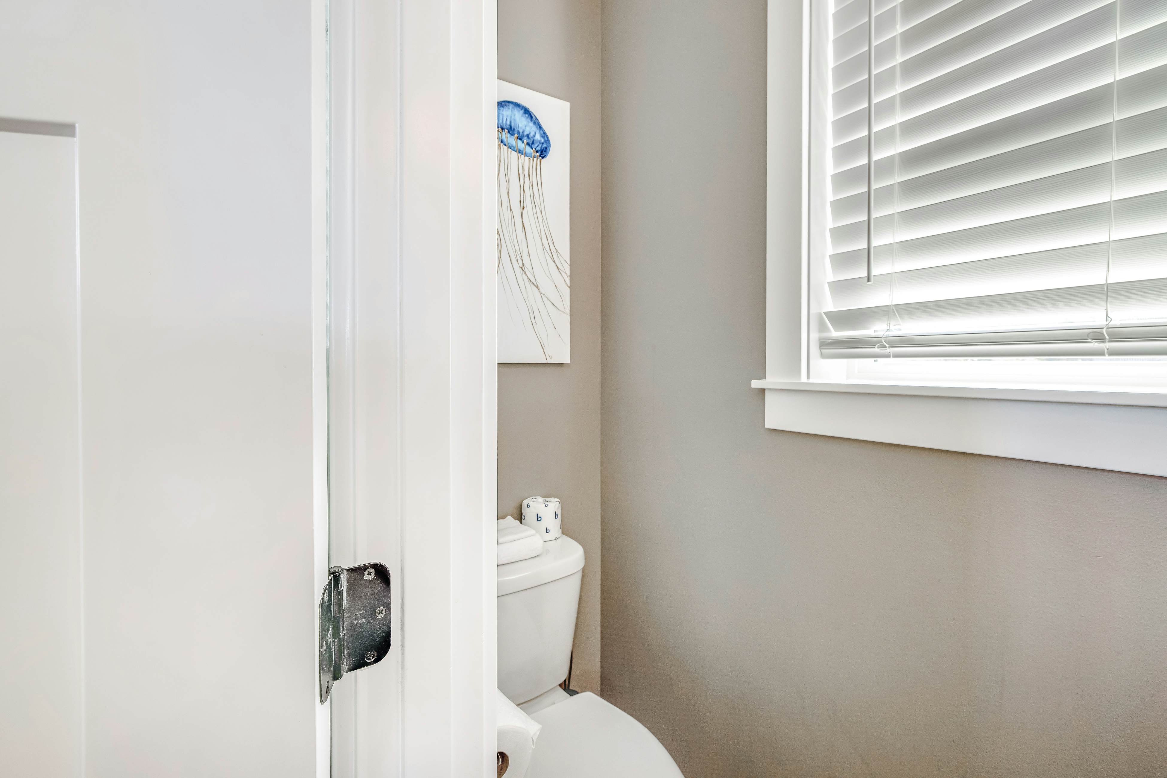 Gorgeous Ocean View Home w/ Private Hot Tub, Fast WiFi, Gas Fireplaces, and W/D