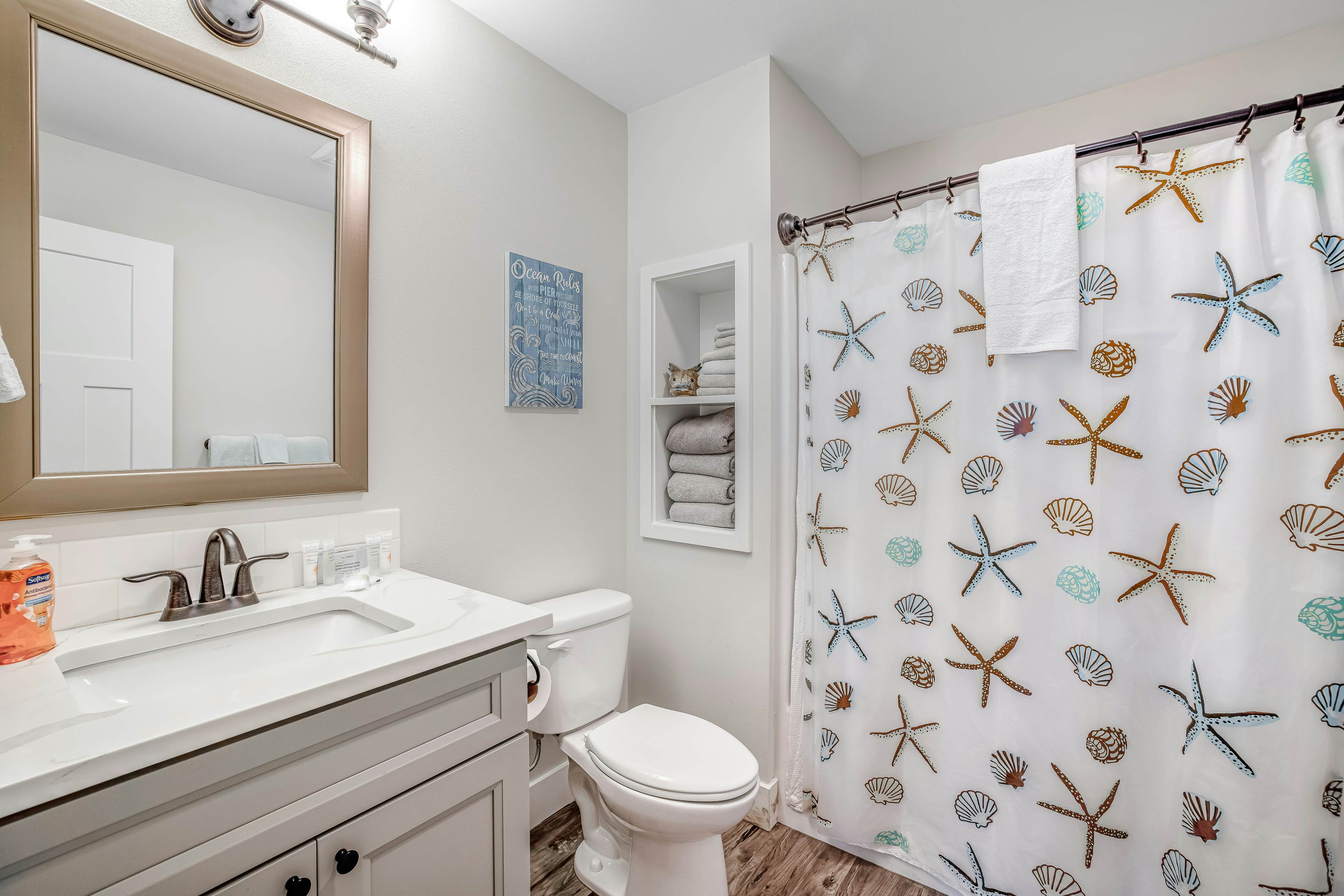 Gorgeous Ocean View Home w/ Private Hot Tub, Fast WiFi, Gas Fireplaces, and W/D