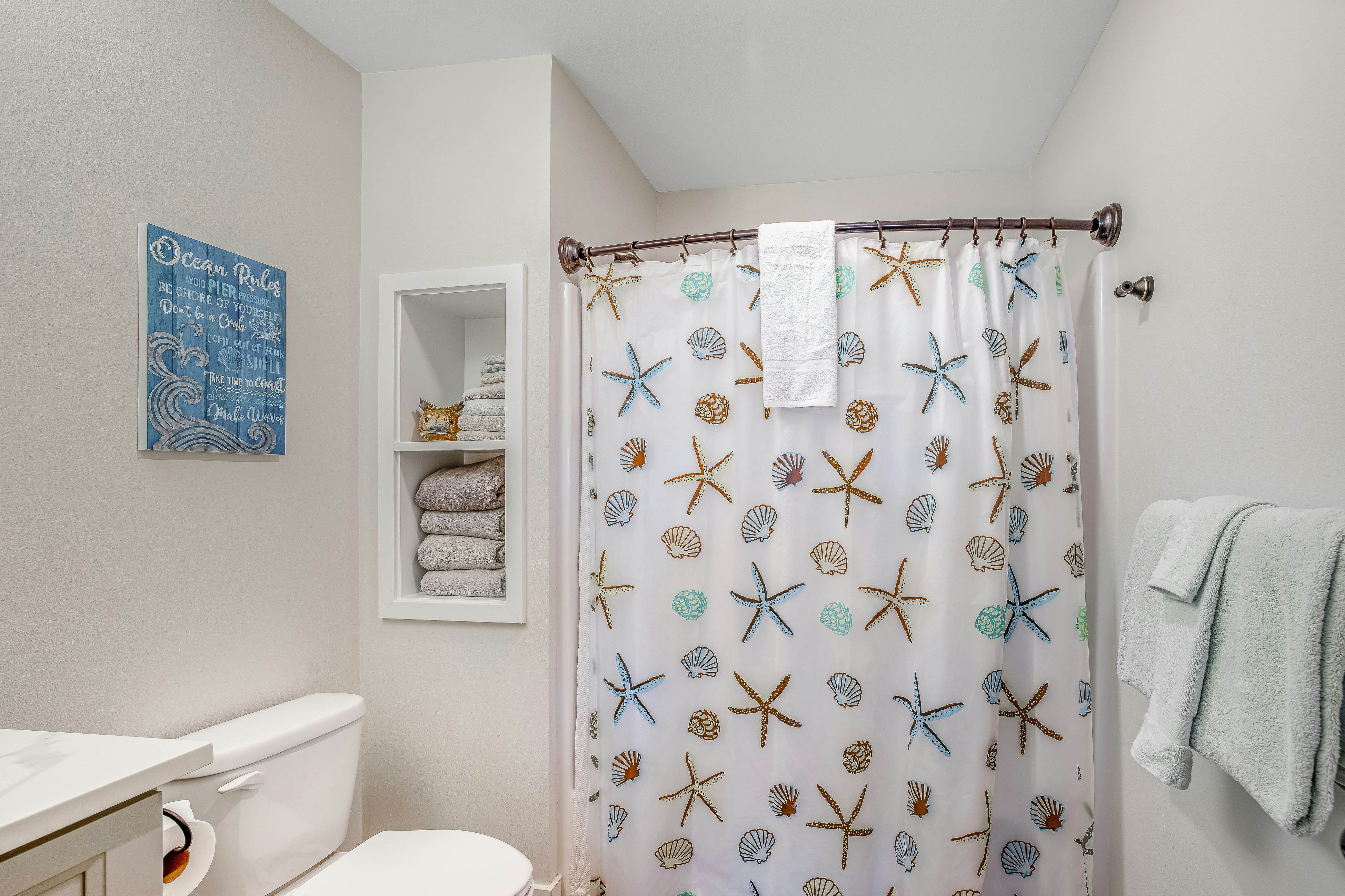 Gorgeous Ocean View Home w/ Private Hot Tub, Fast WiFi, Gas Fireplaces, and W/D