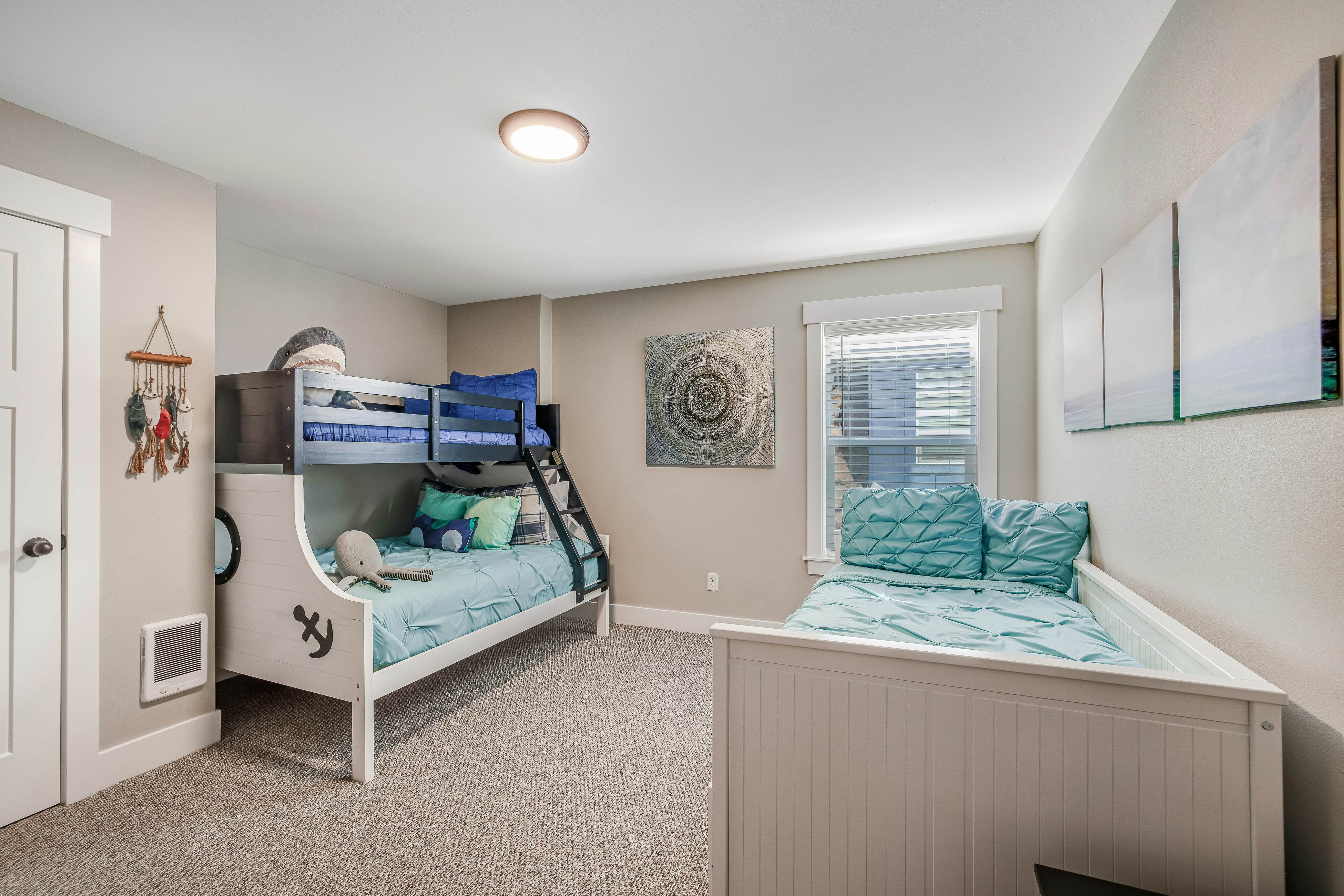 Gorgeous Ocean View Home w/ Private Hot Tub, Fast WiFi, Gas Fireplaces, and W/D