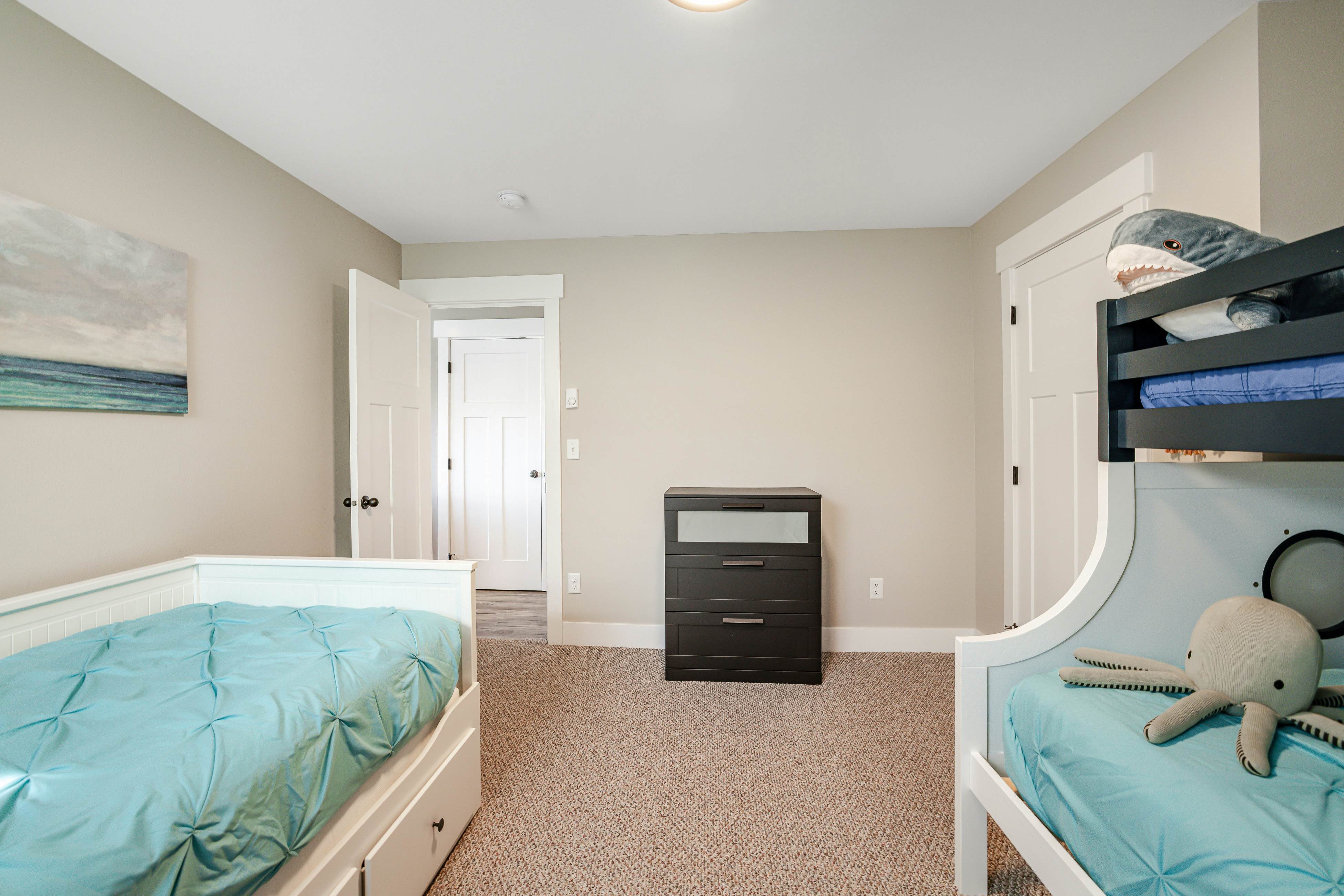 Gorgeous Ocean View Home w/ Private Hot Tub, Fast WiFi, Gas Fireplaces, and W/D