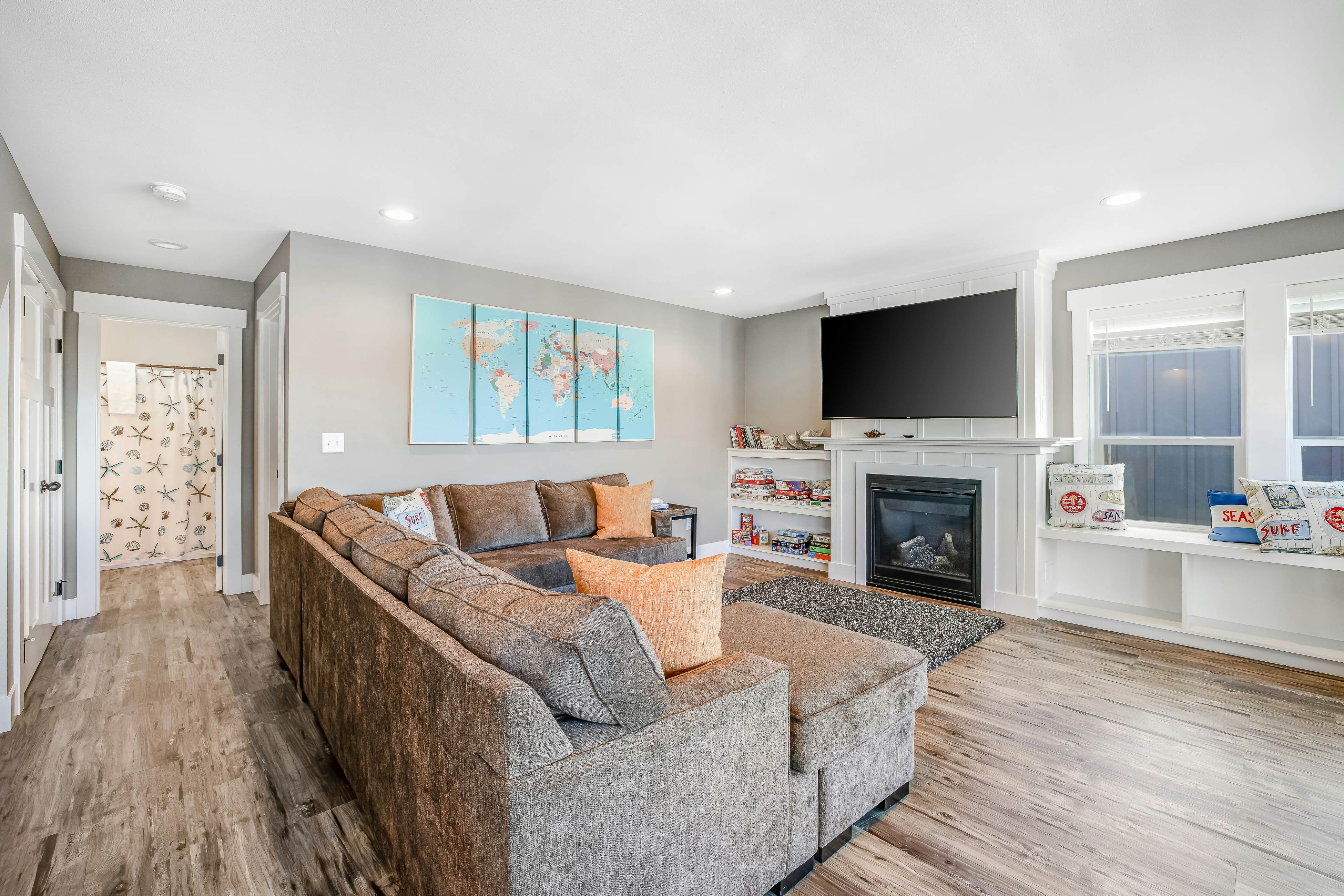 Gorgeous Ocean View Home w/ Private Hot Tub, Fast WiFi, Gas Fireplaces, and W/D