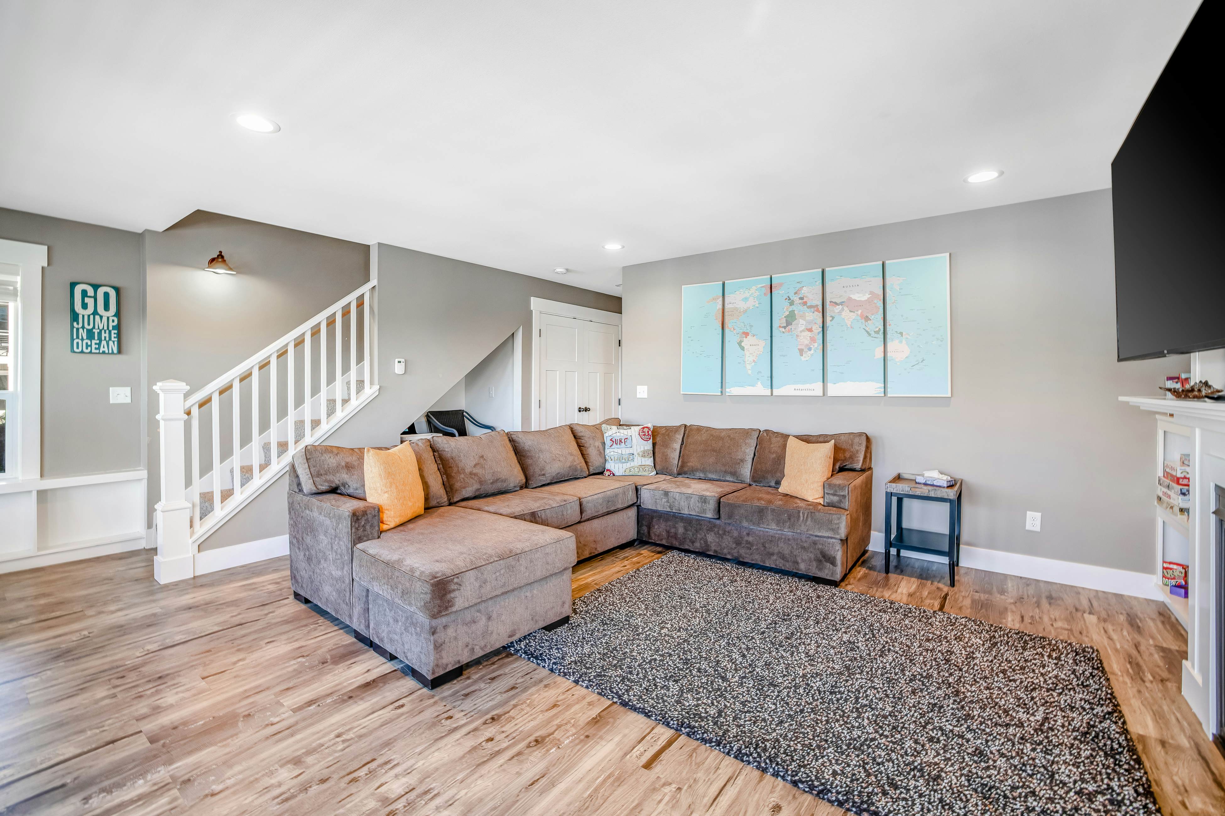 Gorgeous Ocean View Home w/ Private Hot Tub, Fast WiFi, Gas Fireplaces, and W/D