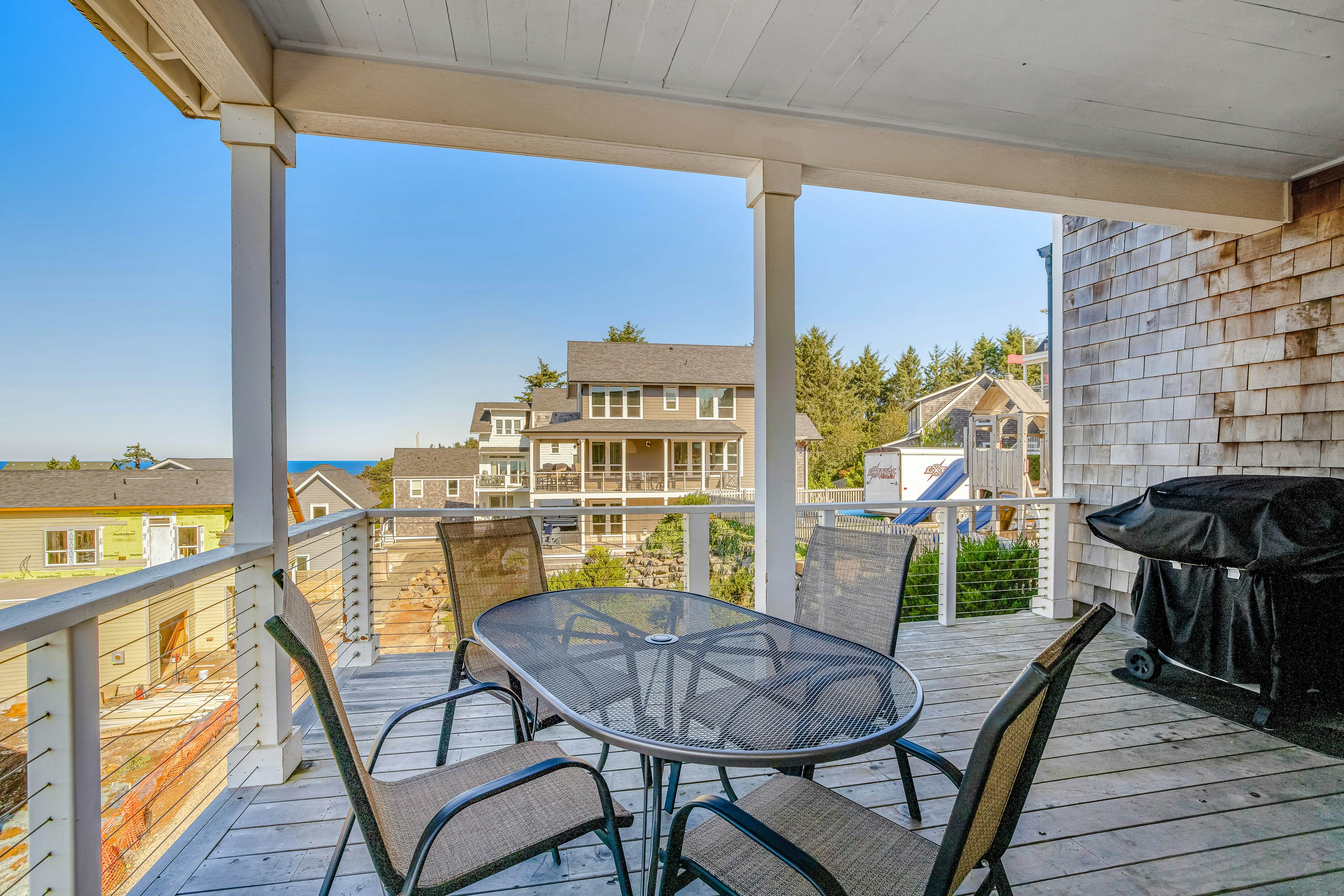 Gorgeous Ocean View Home w/ Private Hot Tub, Fast WiFi, Gas Fireplaces, and W/D