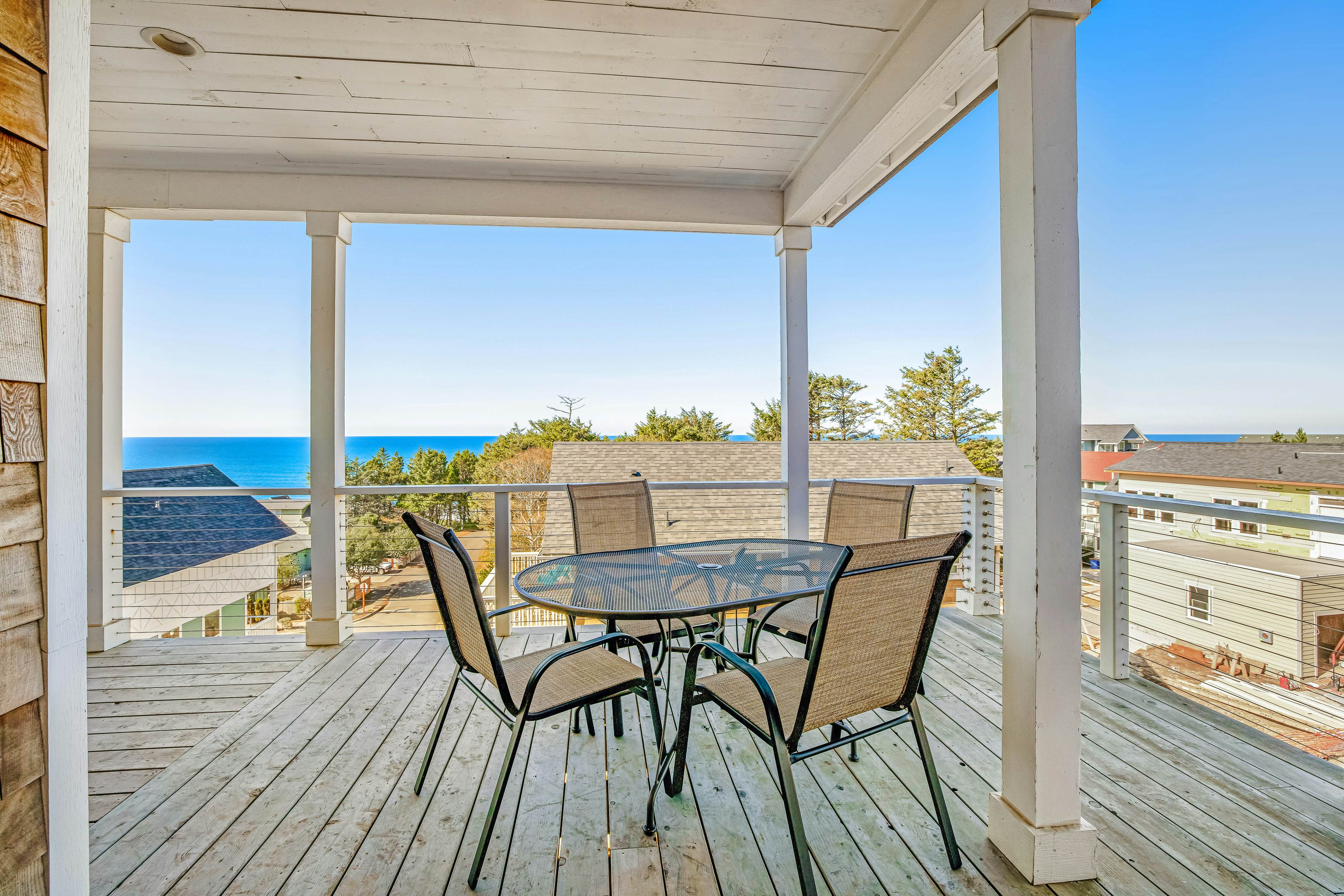 Gorgeous Ocean View Home w/ Private Hot Tub, Fast WiFi, Gas Fireplaces, and W/D