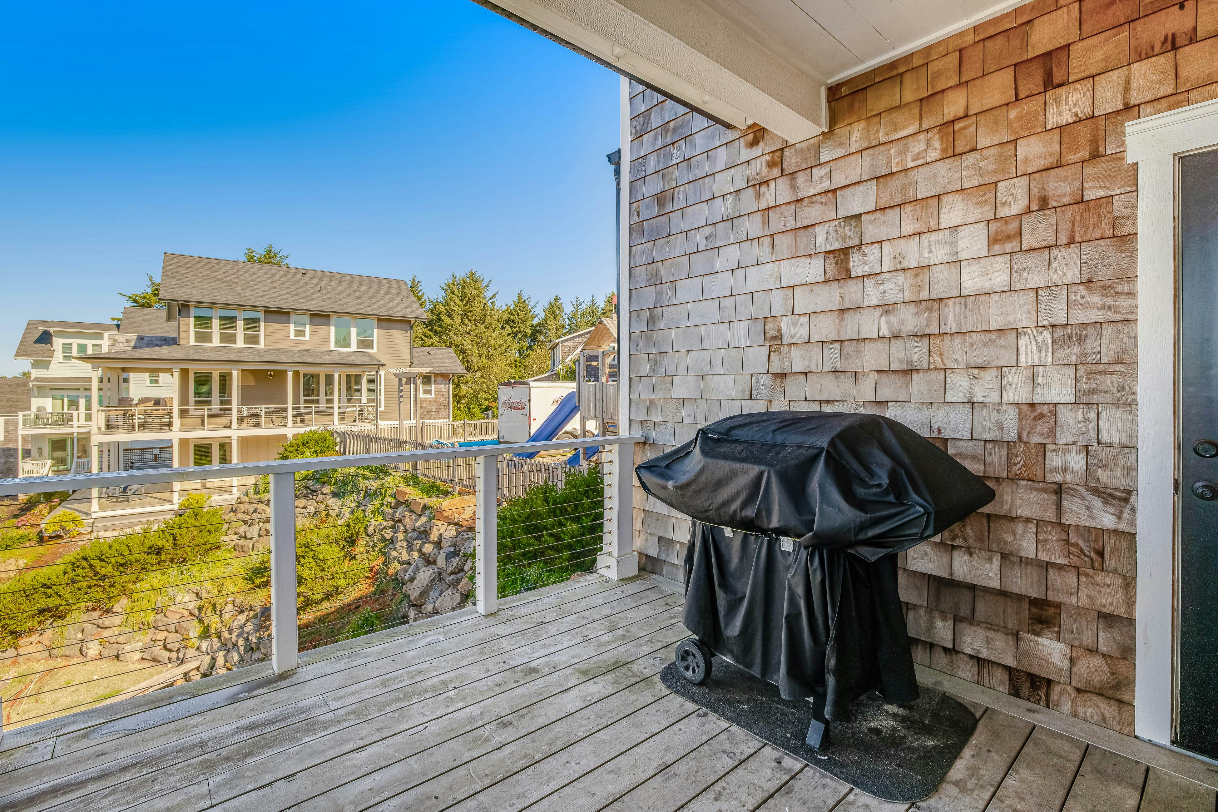 Gorgeous Ocean View Home w/ Private Hot Tub, Fast WiFi, Gas Fireplaces, and W/D