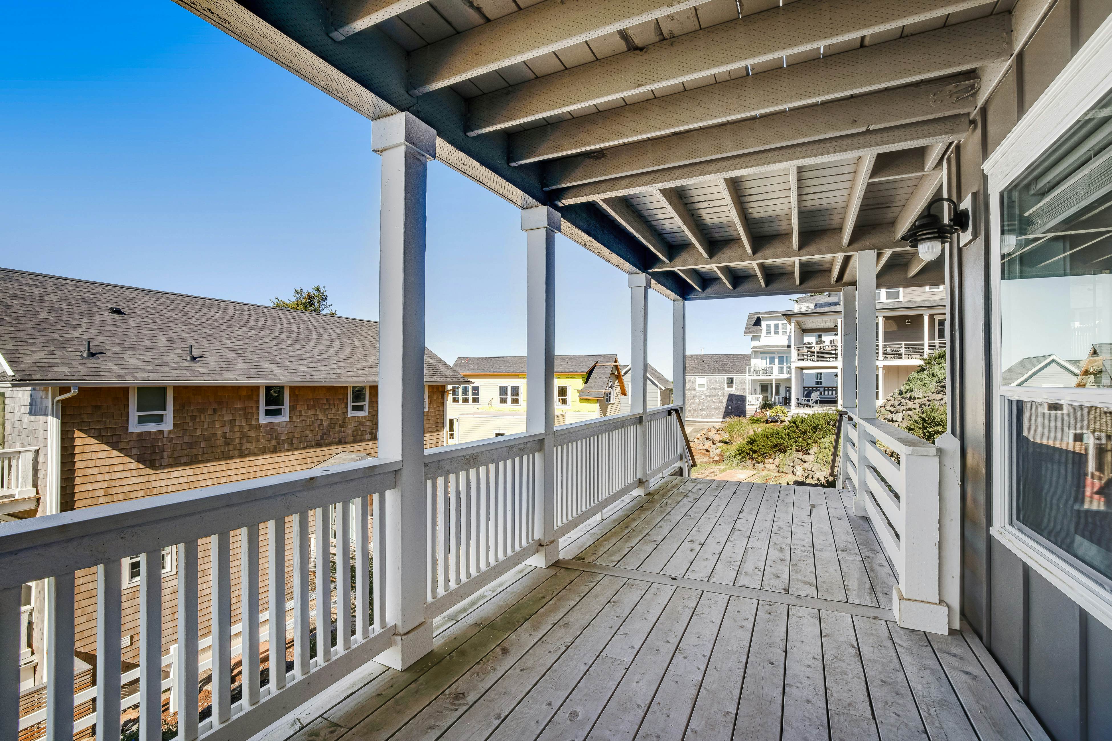 Gorgeous Ocean View Home w/ Private Hot Tub, Fast WiFi, Gas Fireplaces, and W/D