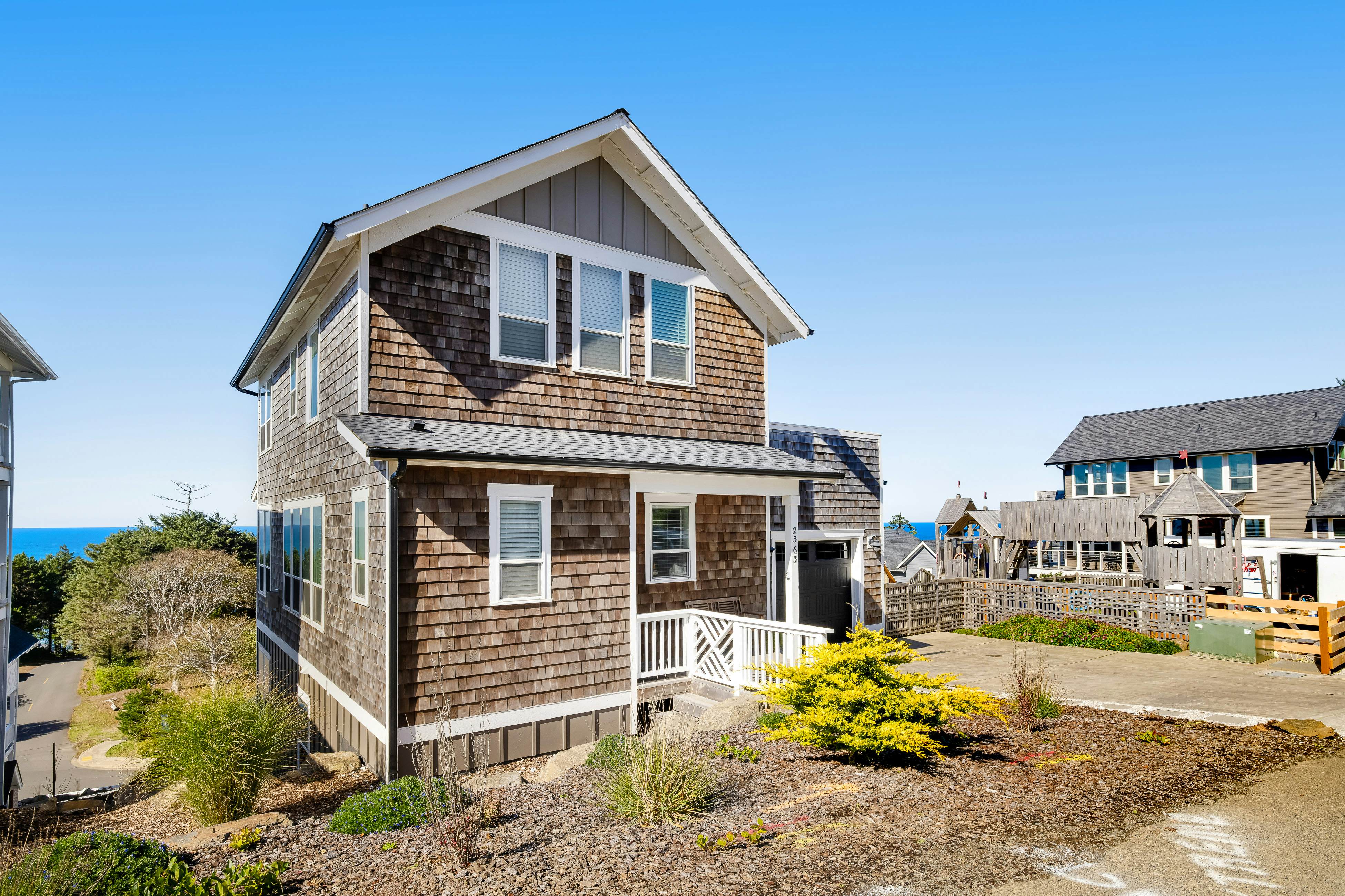 Gorgeous Ocean View Home w/ Private Hot Tub, Fast WiFi, Gas Fireplaces, and W/D