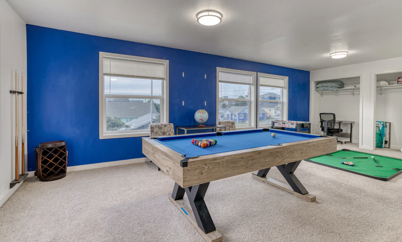 Ocean view home with pool table and fast WiFi steps to beach shops and eateries