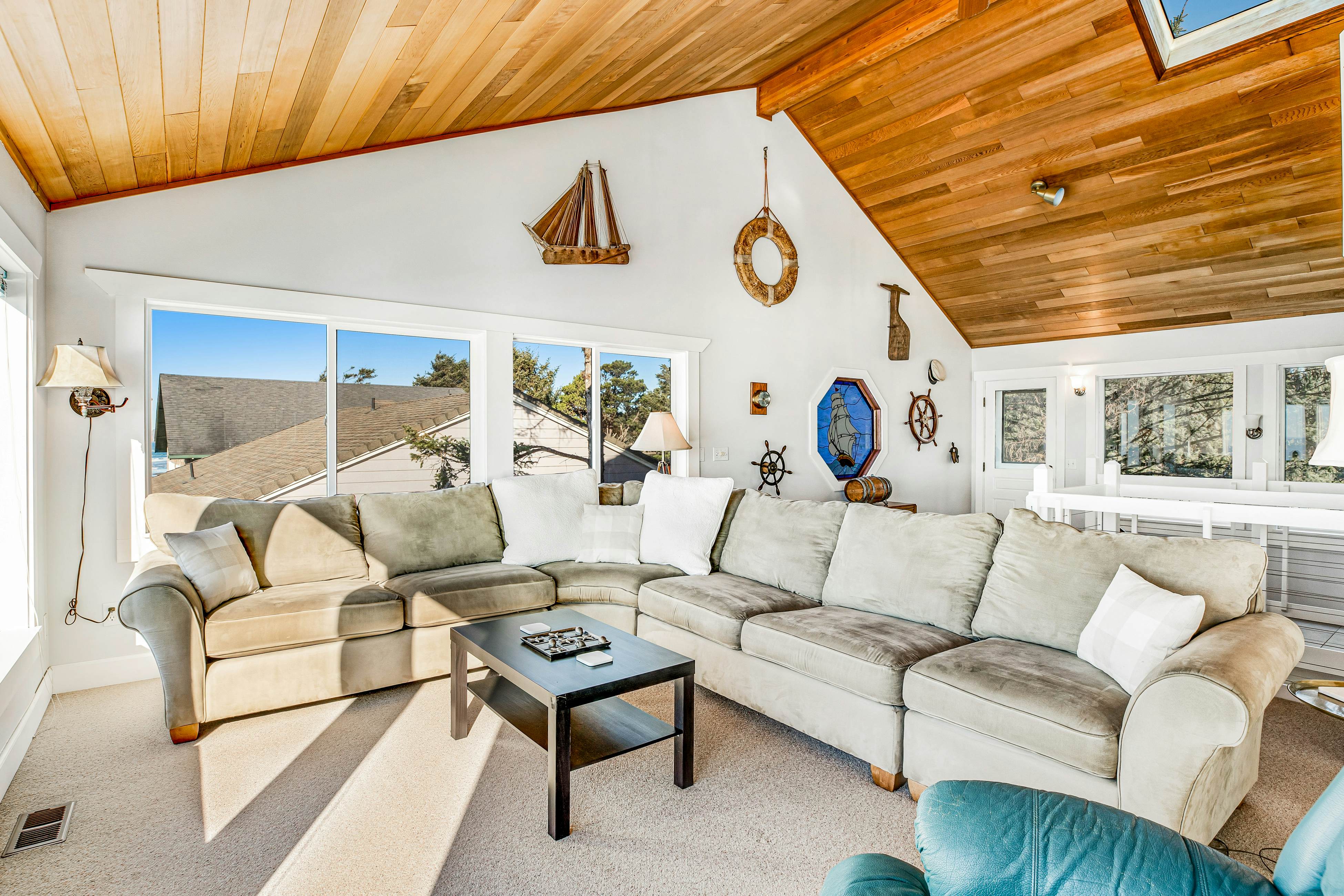 Dog-friendly oceanfront home with views, fireplace, hot tub & washer/dryer