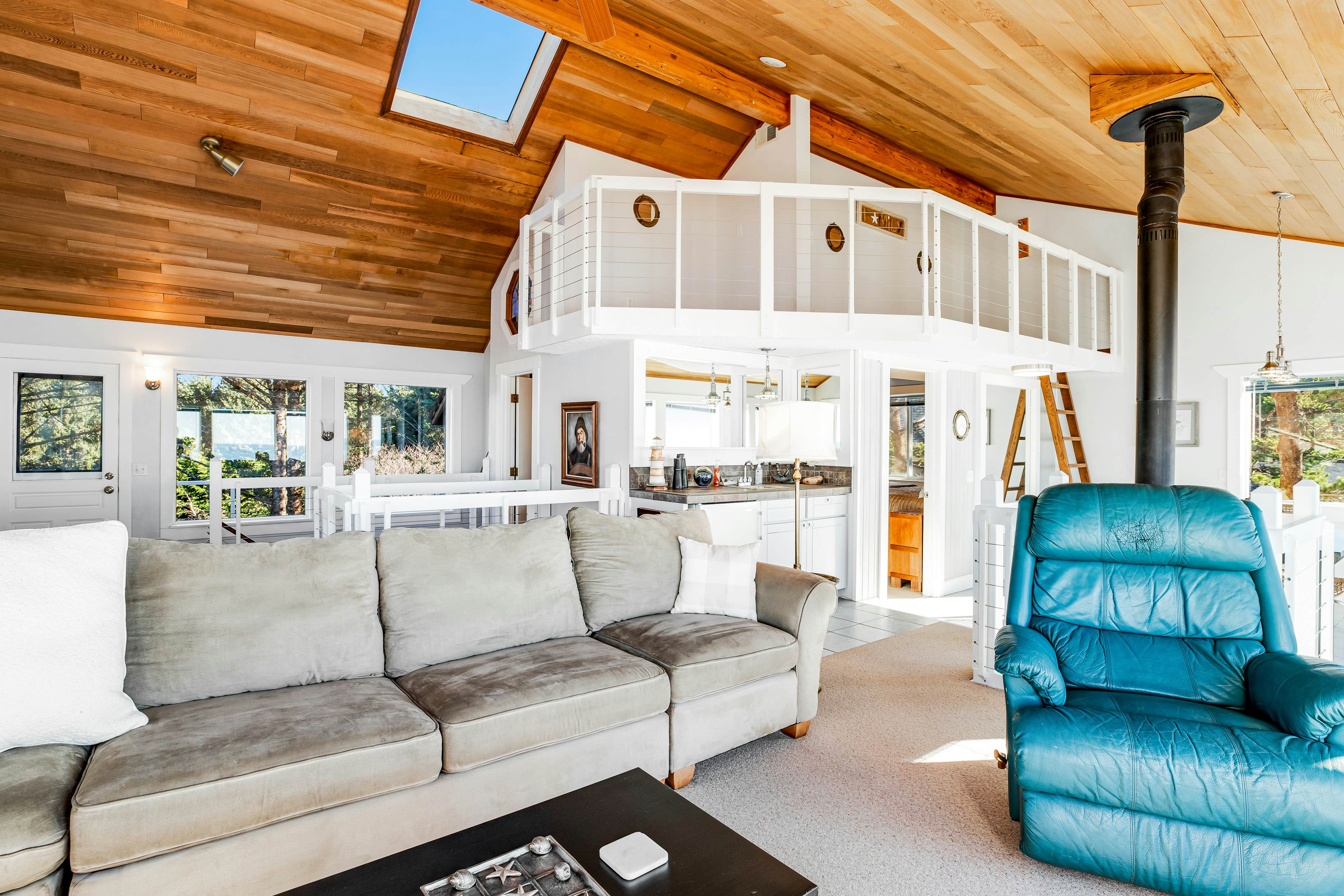 Dog-friendly oceanfront home with views, fireplace, hot tub & washer/dryer
