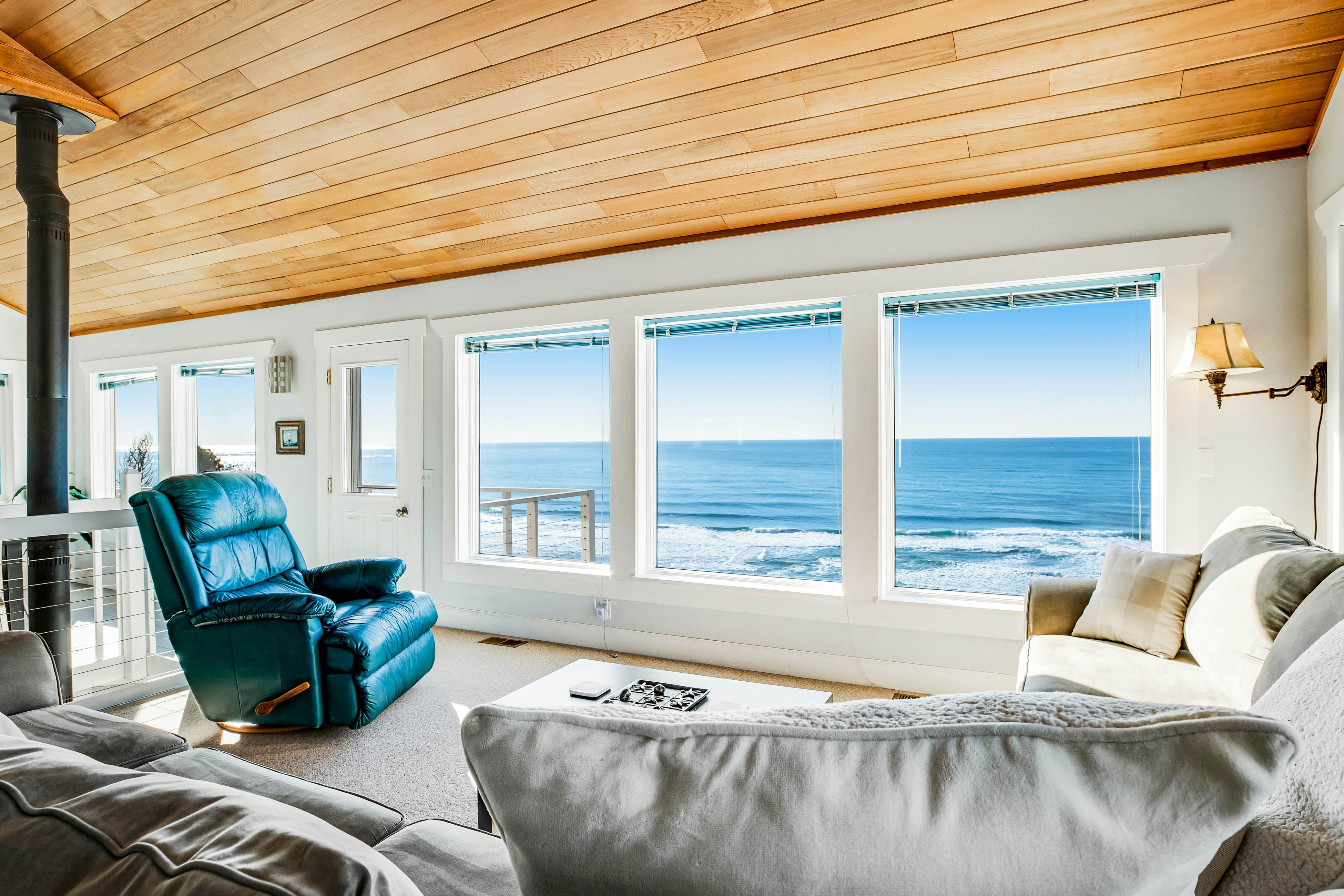 Dog-friendly oceanfront home with views, fireplace, hot tub & washer/dryer