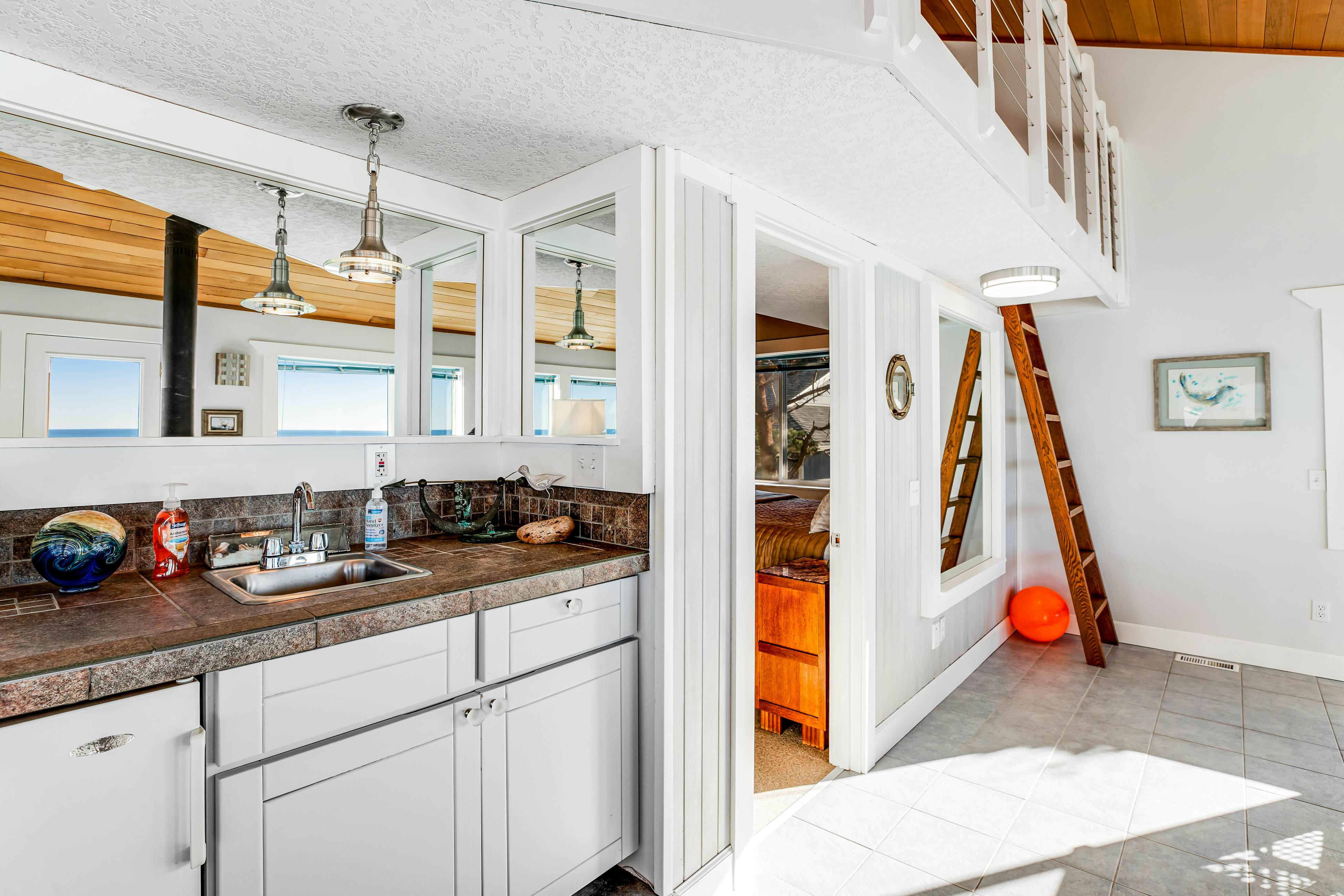 Dog-friendly oceanfront home with views, fireplace, hot tub & washer/dryer