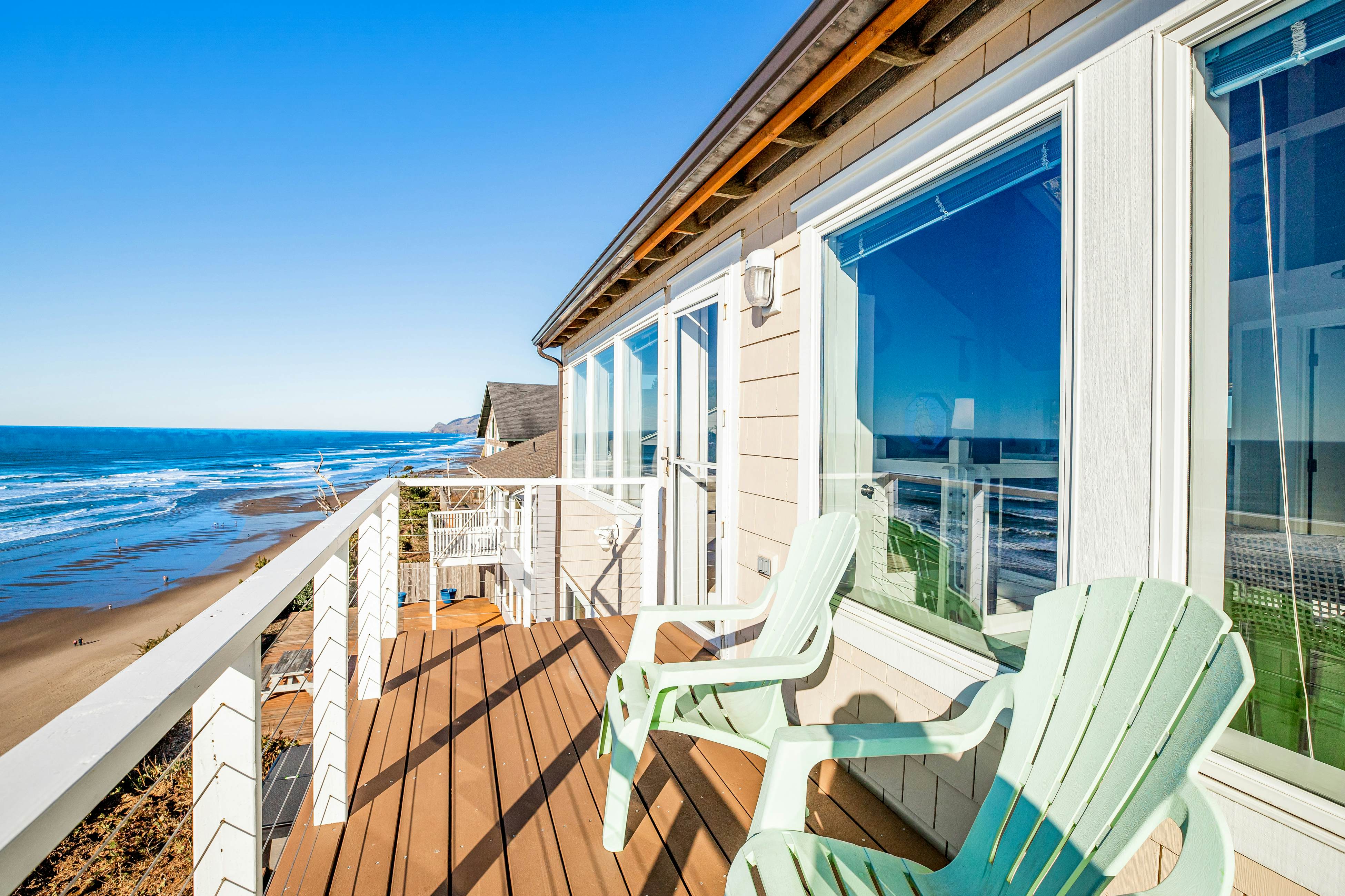 Dog-friendly oceanfront home with views, fireplace, hot tub & washer/dryer