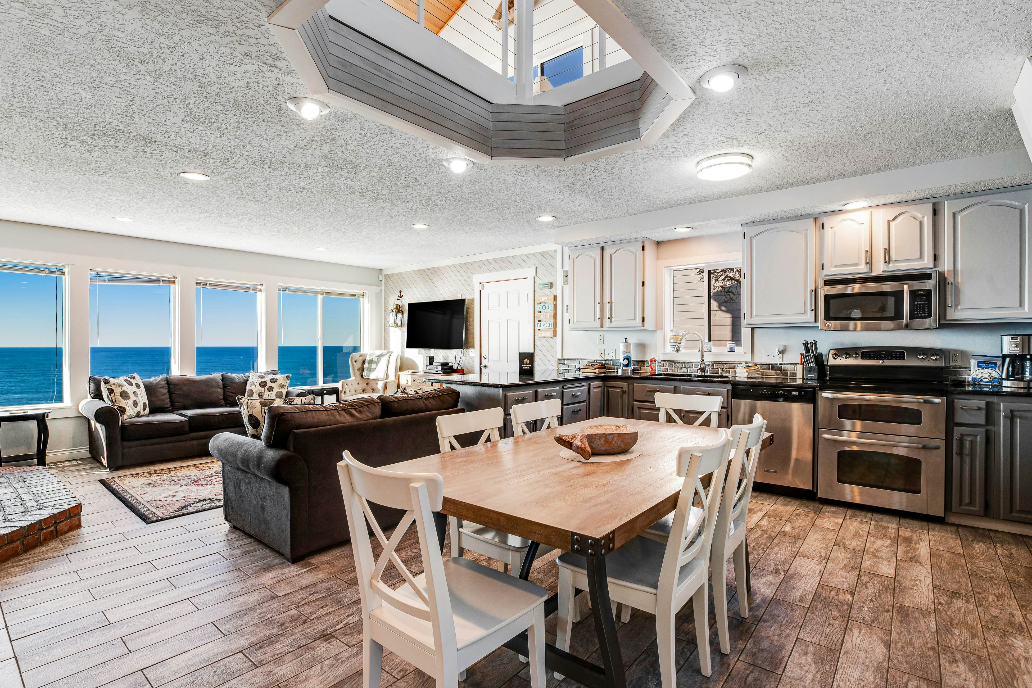 Dog-friendly oceanfront home with views, fireplace, hot tub & washer/dryer