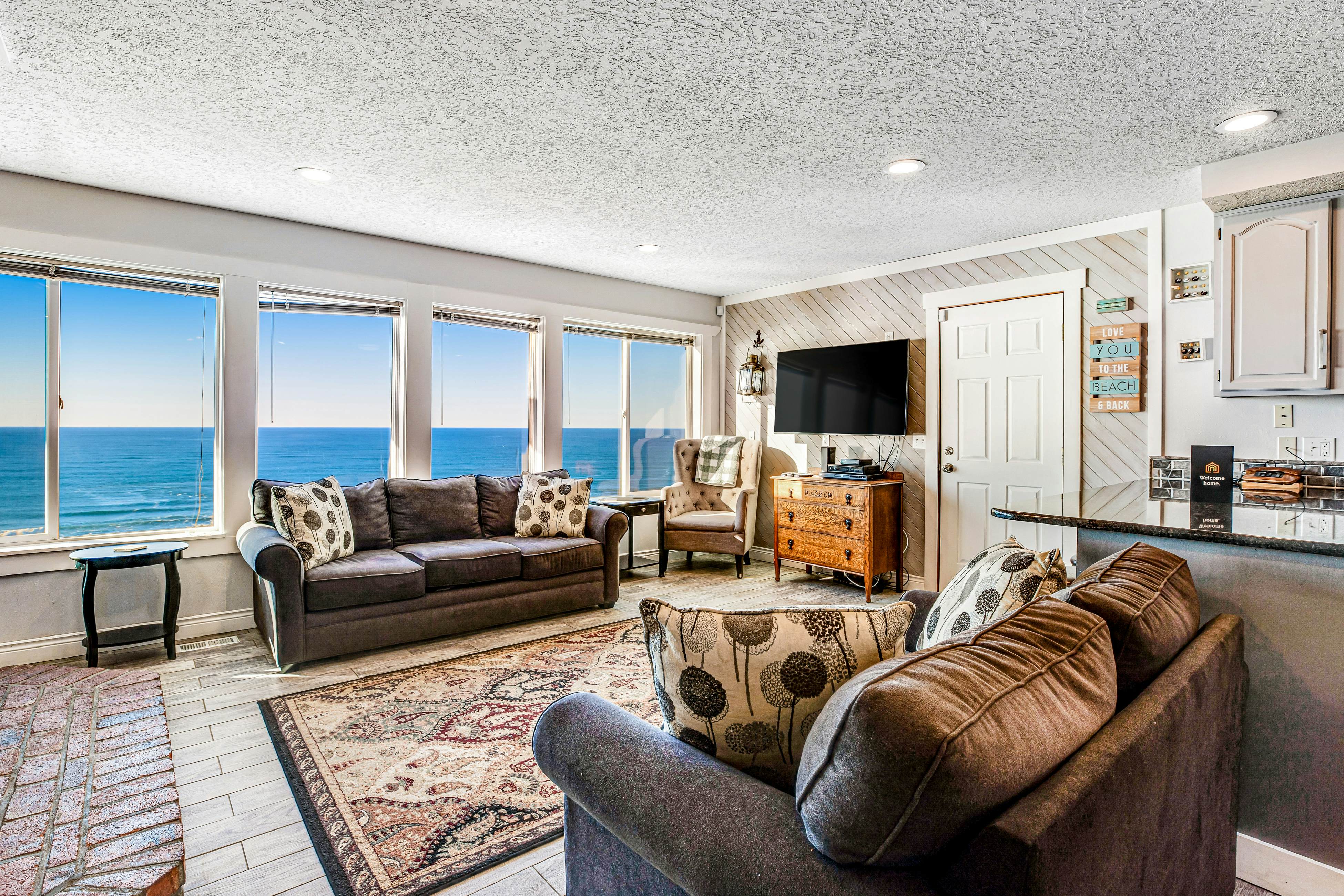 Dog-friendly oceanfront home with views, fireplace, hot tub & washer/dryer