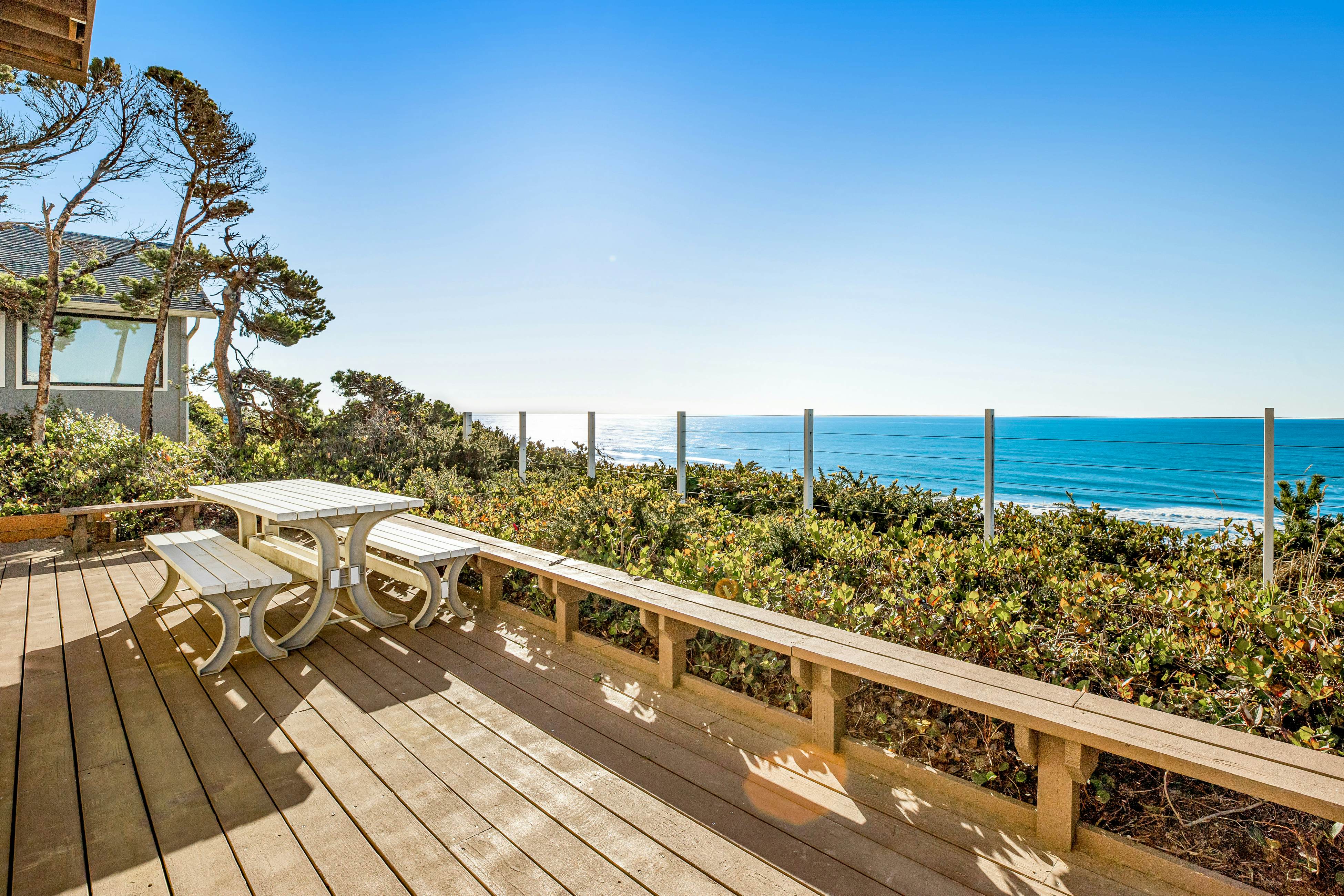 Dog-friendly oceanfront home with views, fireplace, hot tub & washer/dryer
