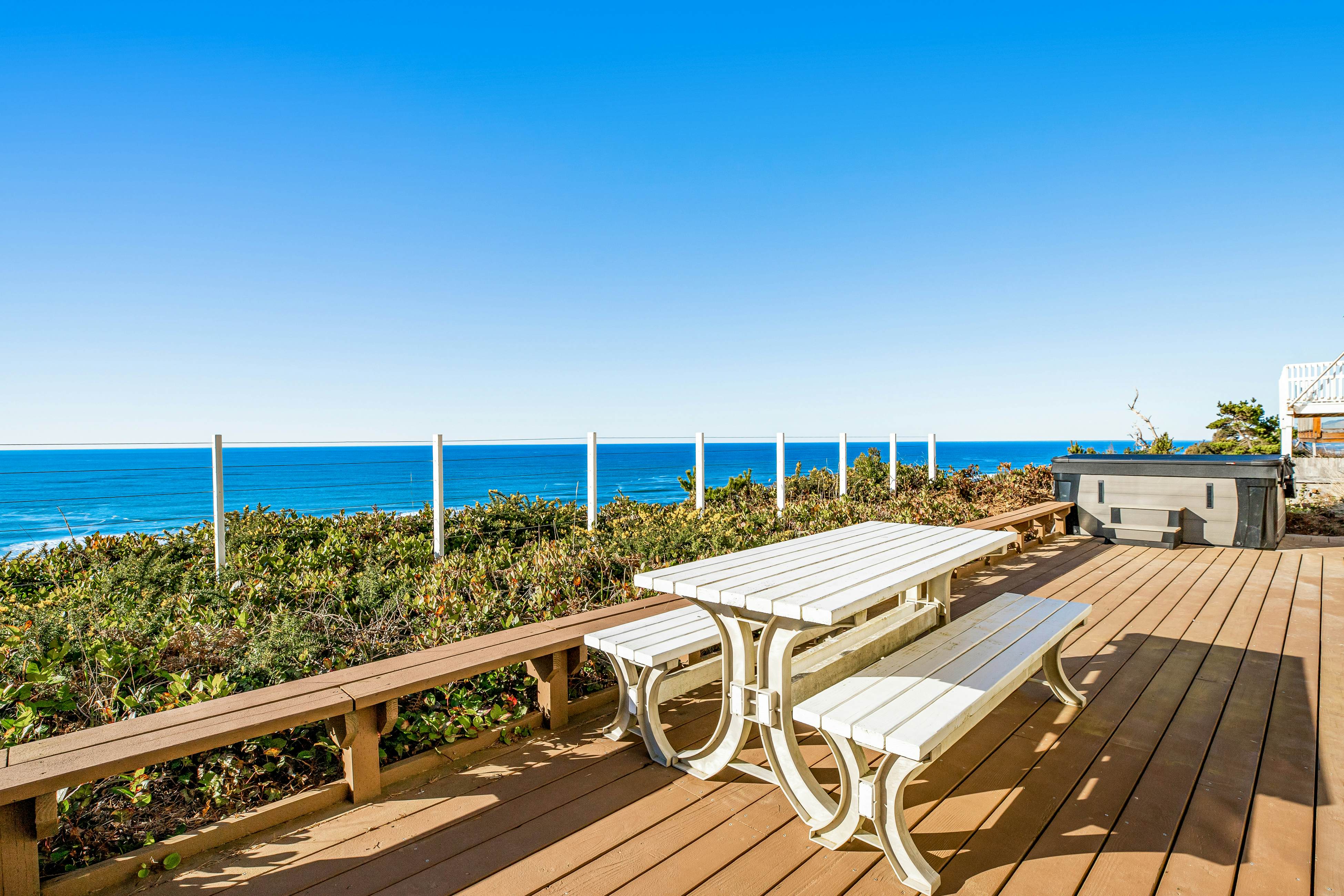 Dog-friendly oceanfront home with views, fireplace, hot tub & washer/dryer