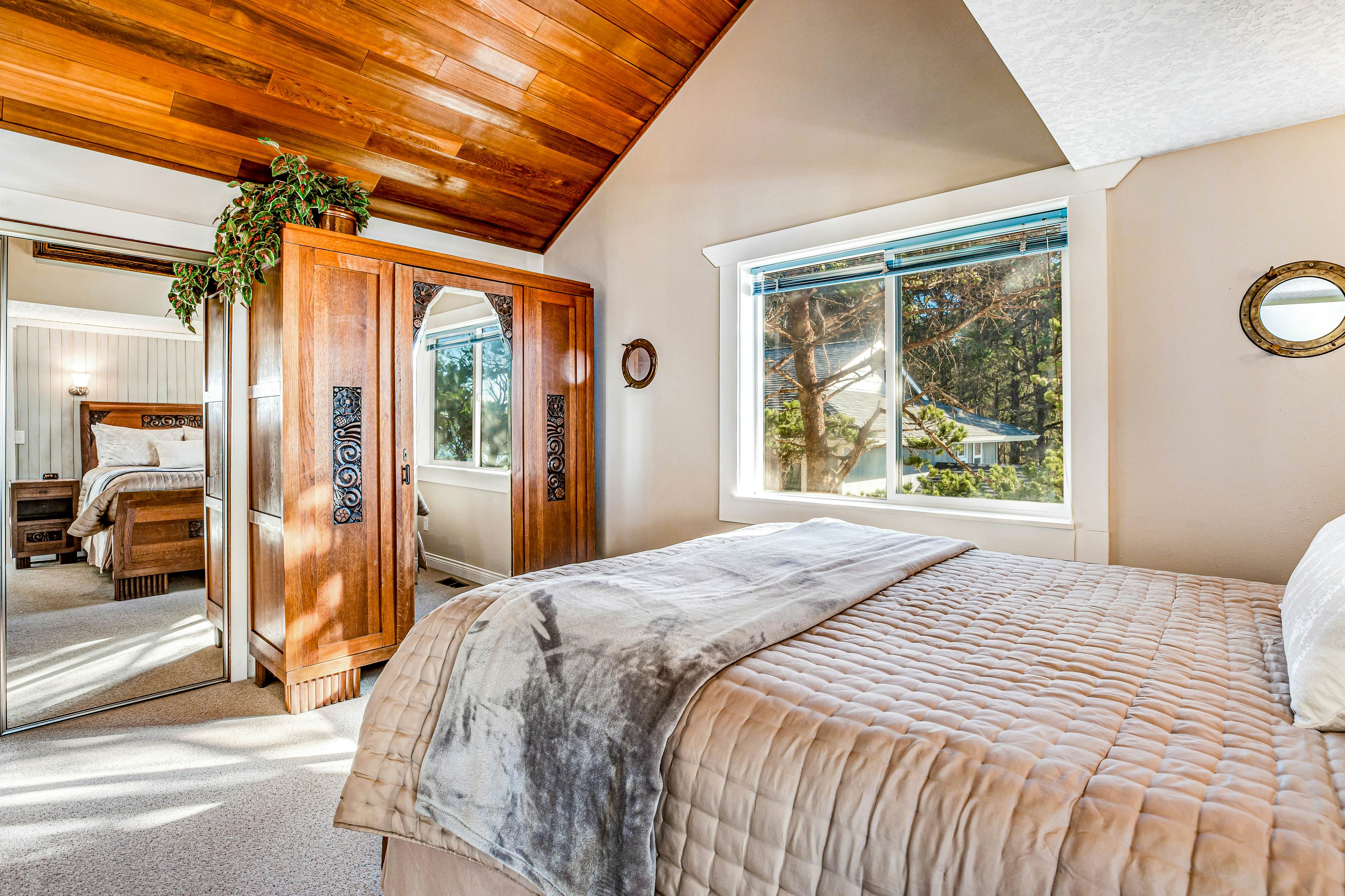 Dog-friendly oceanfront home with views, fireplace, hot tub & washer/dryer