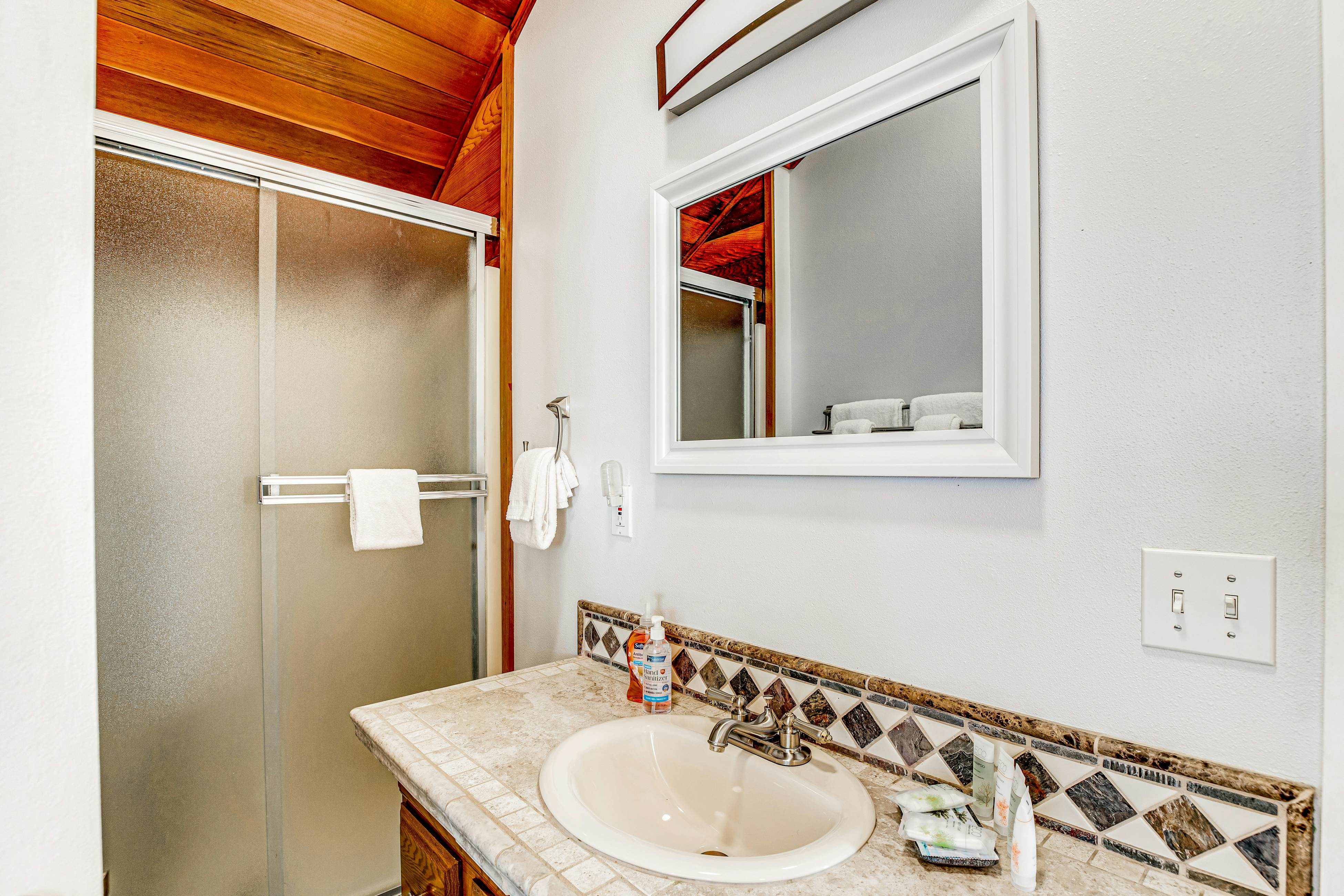 Dog-friendly oceanfront home with views, fireplace, hot tub & washer/dryer