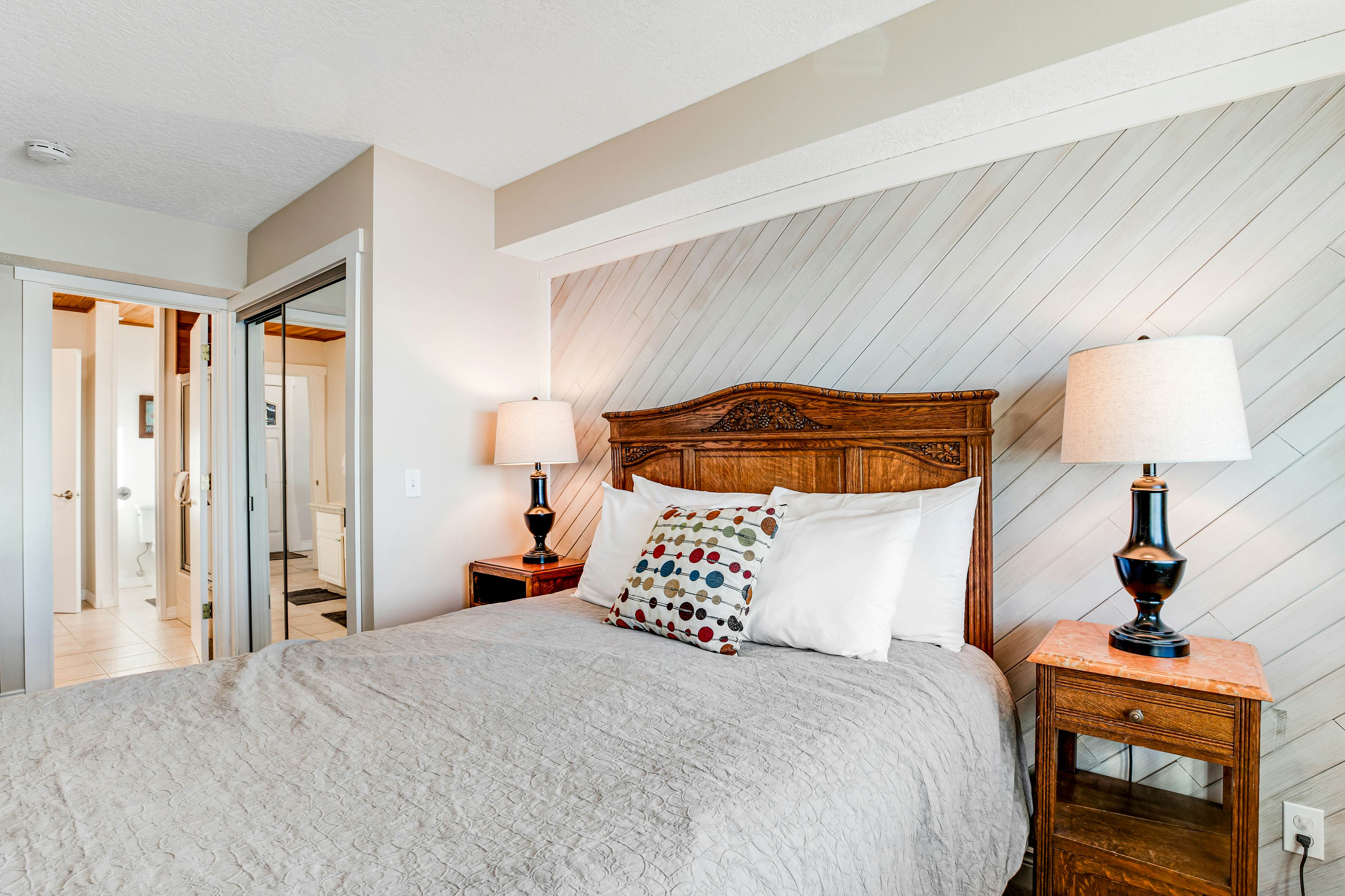 Dog-friendly oceanfront home with views, fireplace, hot tub & washer/dryer