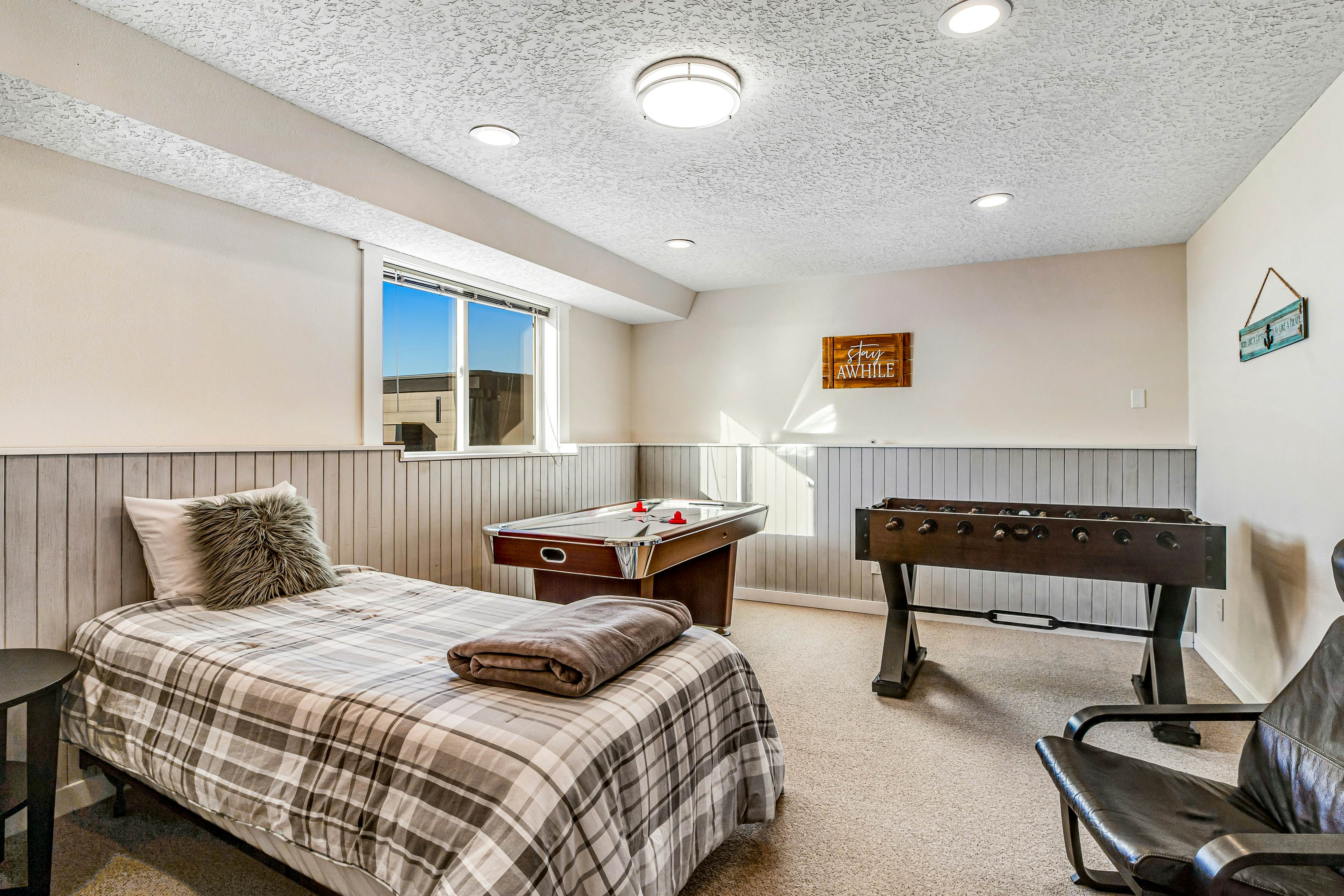 Dog-friendly oceanfront home with views, fireplace, hot tub & washer/dryer