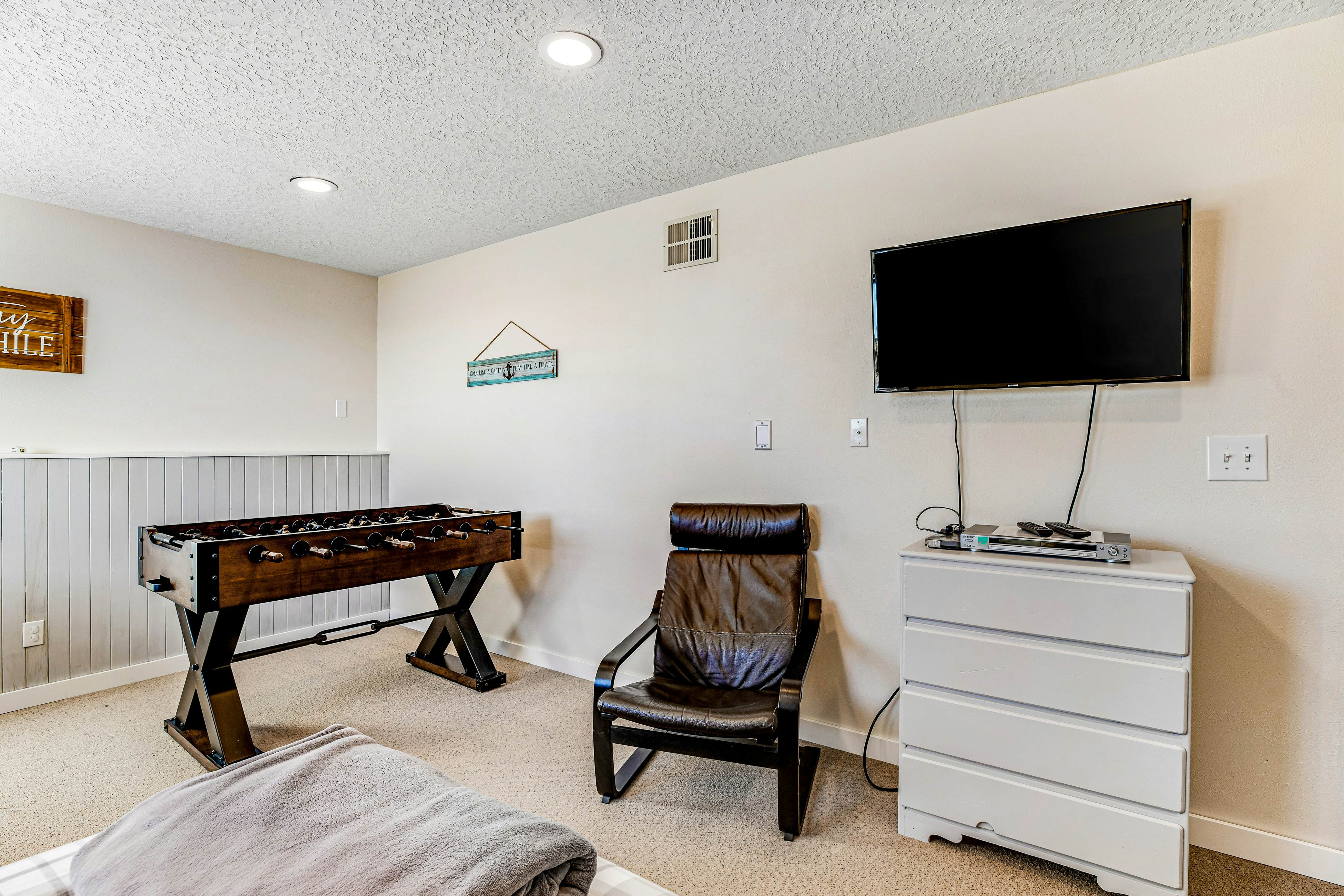 Dog-friendly oceanfront home with views, fireplace, hot tub & washer/dryer