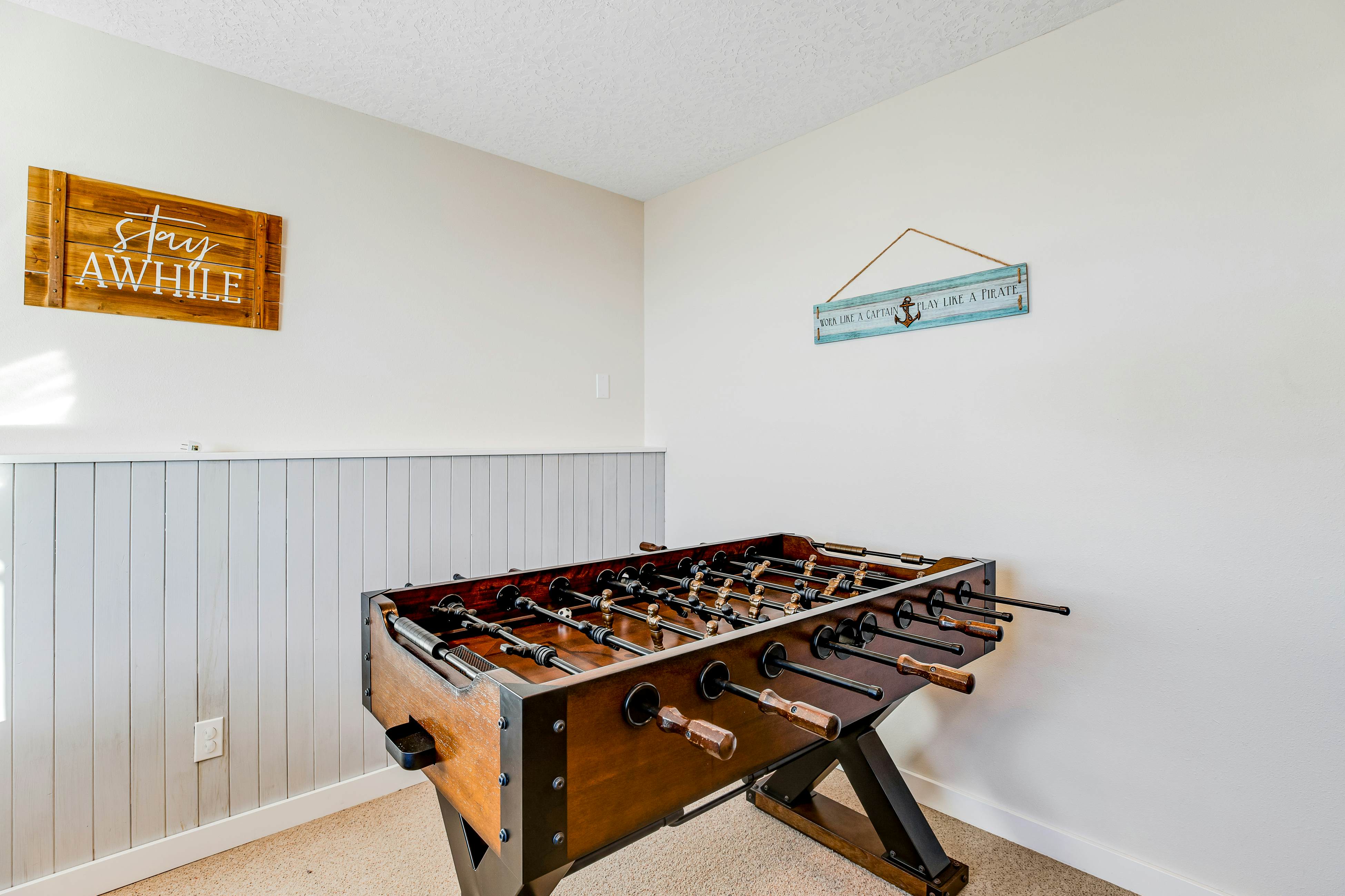 Dog-friendly oceanfront home with views, fireplace, hot tub & washer/dryer