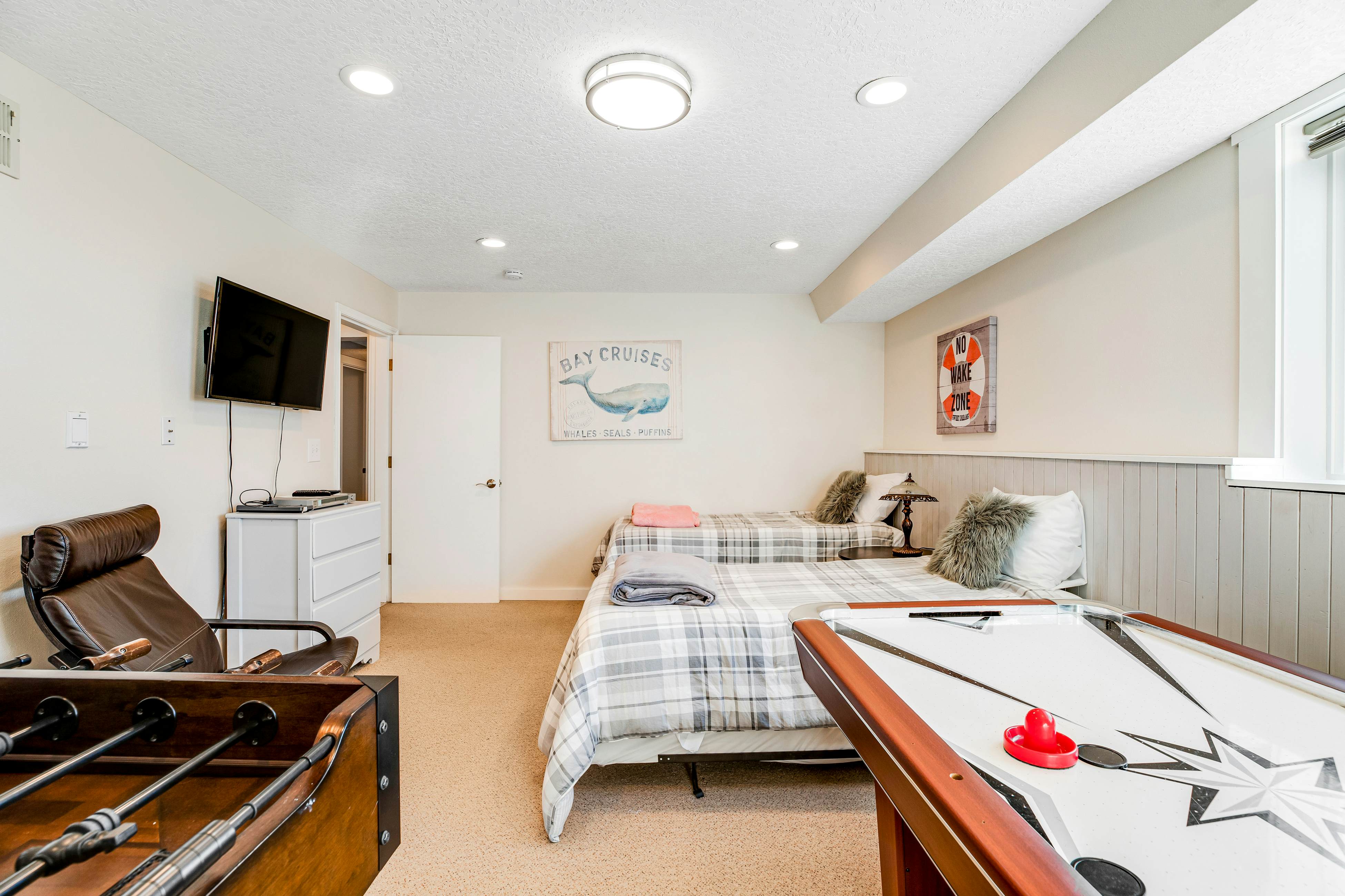 Dog-friendly oceanfront home with views, fireplace, hot tub & washer/dryer