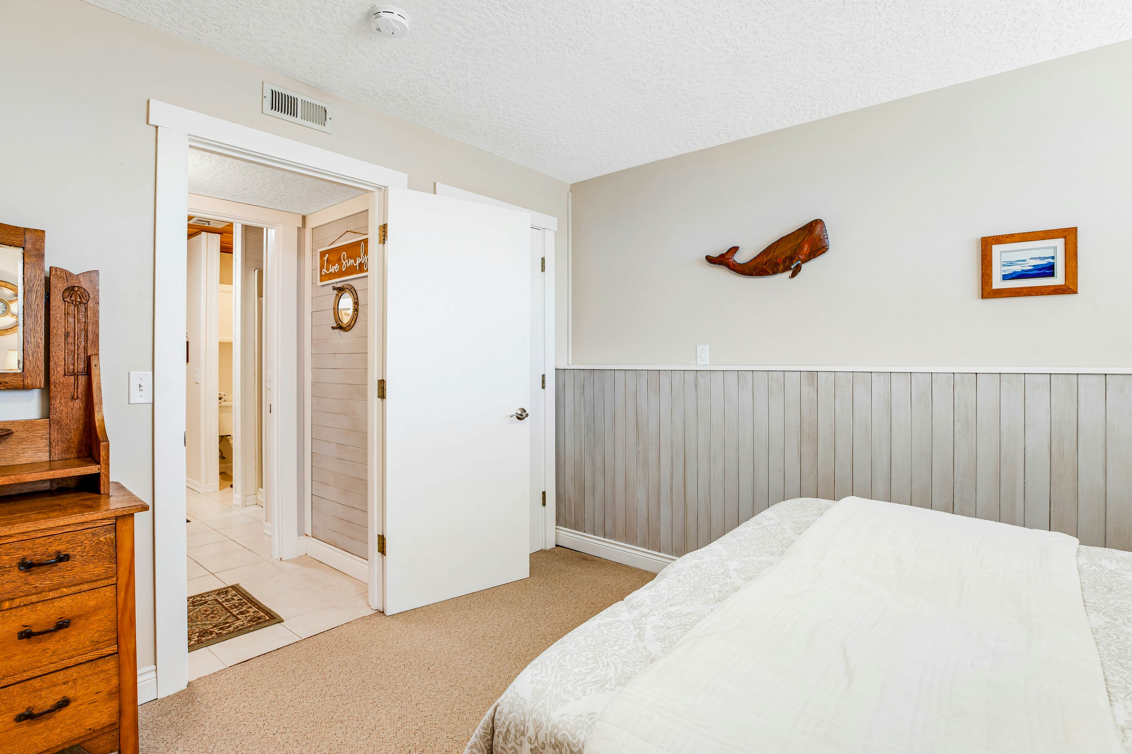 Dog-friendly oceanfront home with views, fireplace, hot tub & washer/dryer