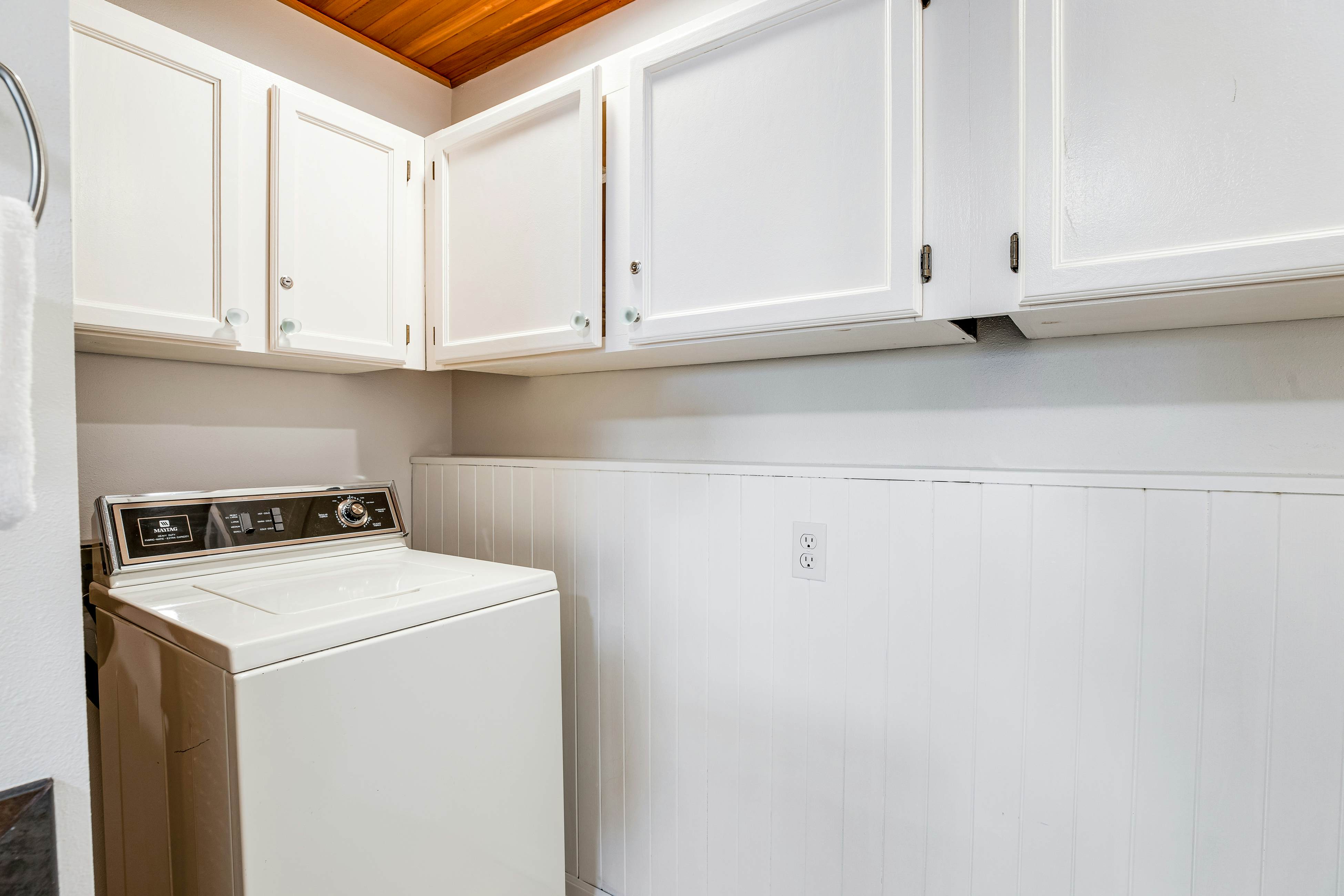 Dog-friendly oceanfront home with views, fireplace, hot tub & washer/dryer