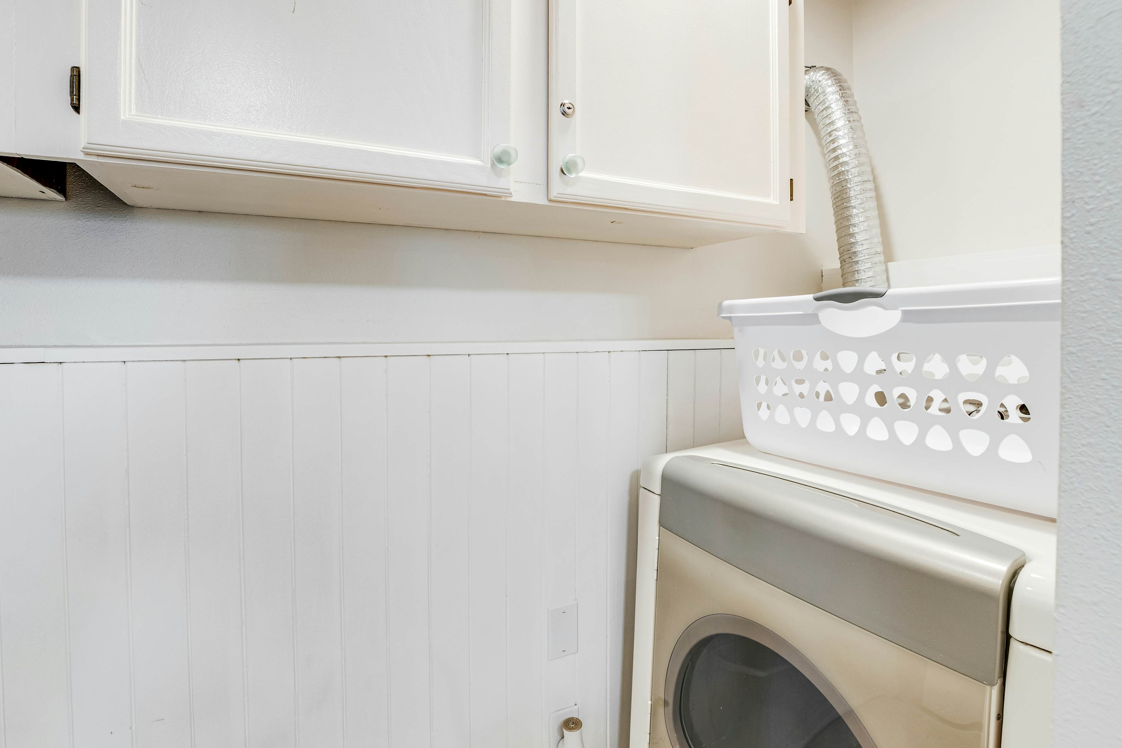 Dog-friendly oceanfront home with views, fireplace, hot tub & washer/dryer