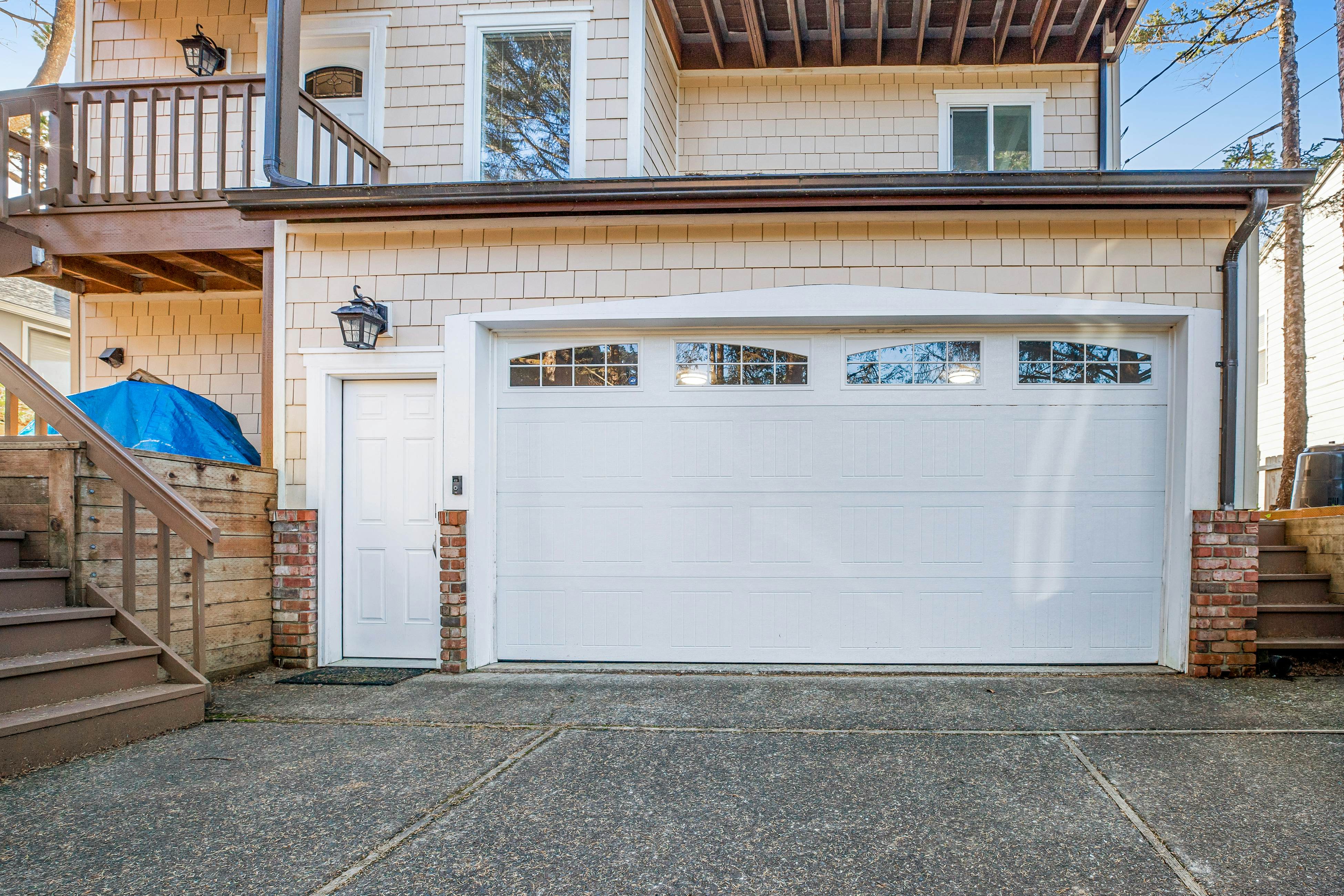 Dog-friendly oceanfront home with views, fireplace, hot tub & washer/dryer
