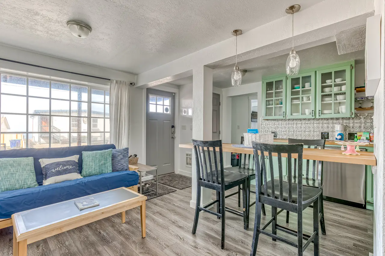 Ground floor condo 1 block from the beach with private patio dog ...