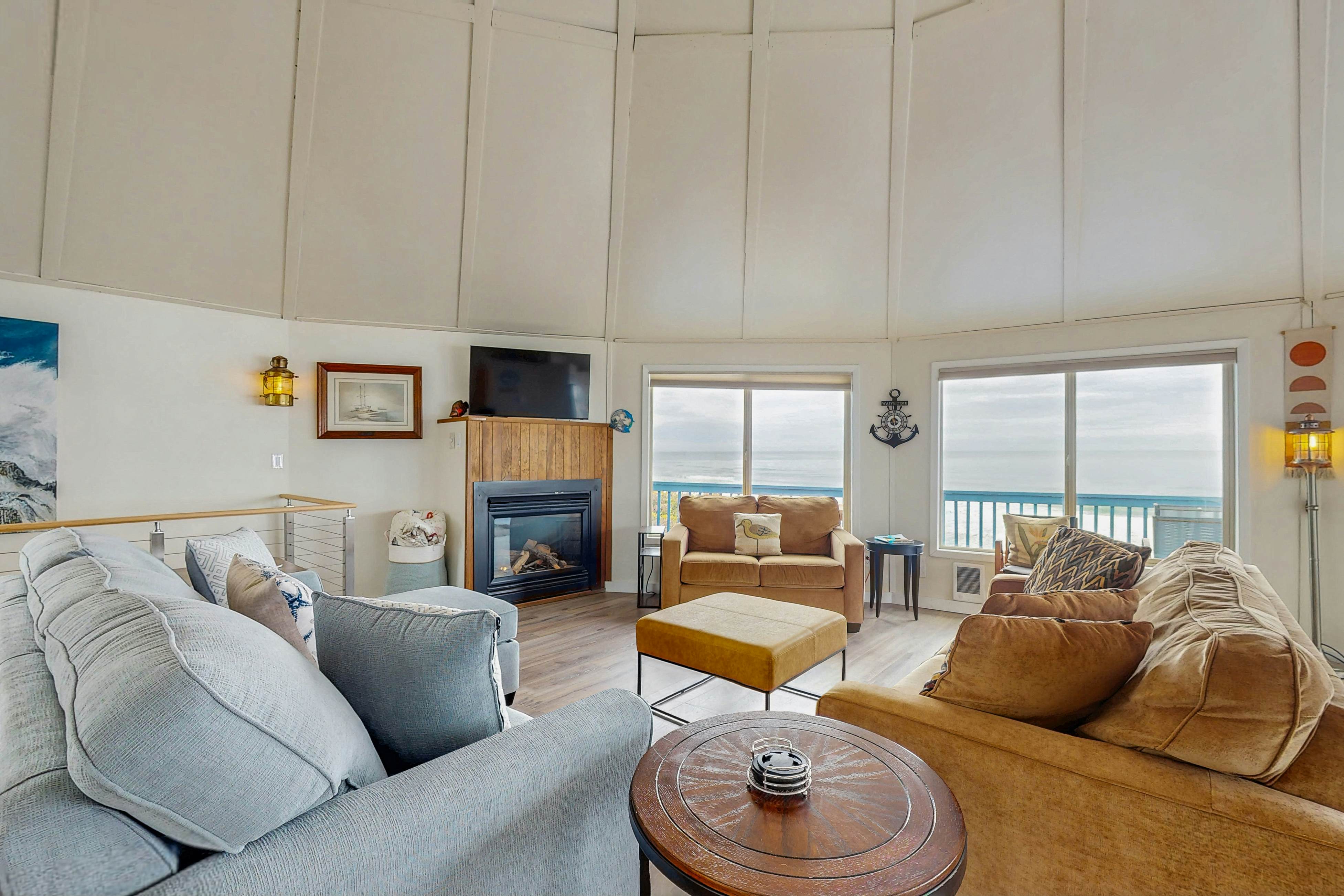 Dog-friendly, oceanfront home with private hot tub, sauna & incredible view
