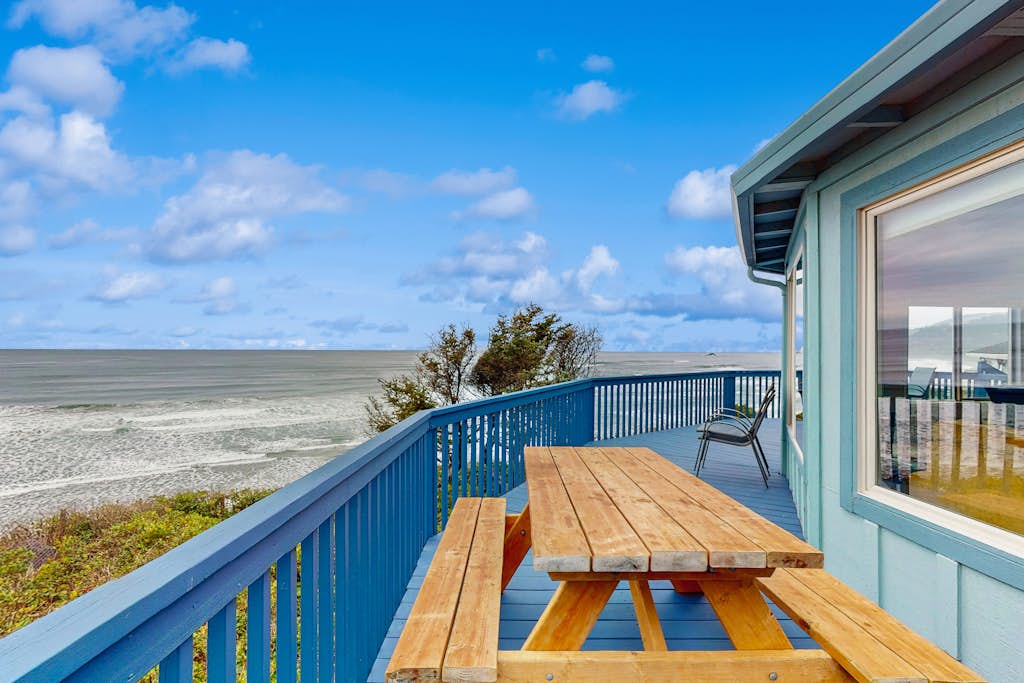 Dog friendly oceanfront home with private hot tub sauna and