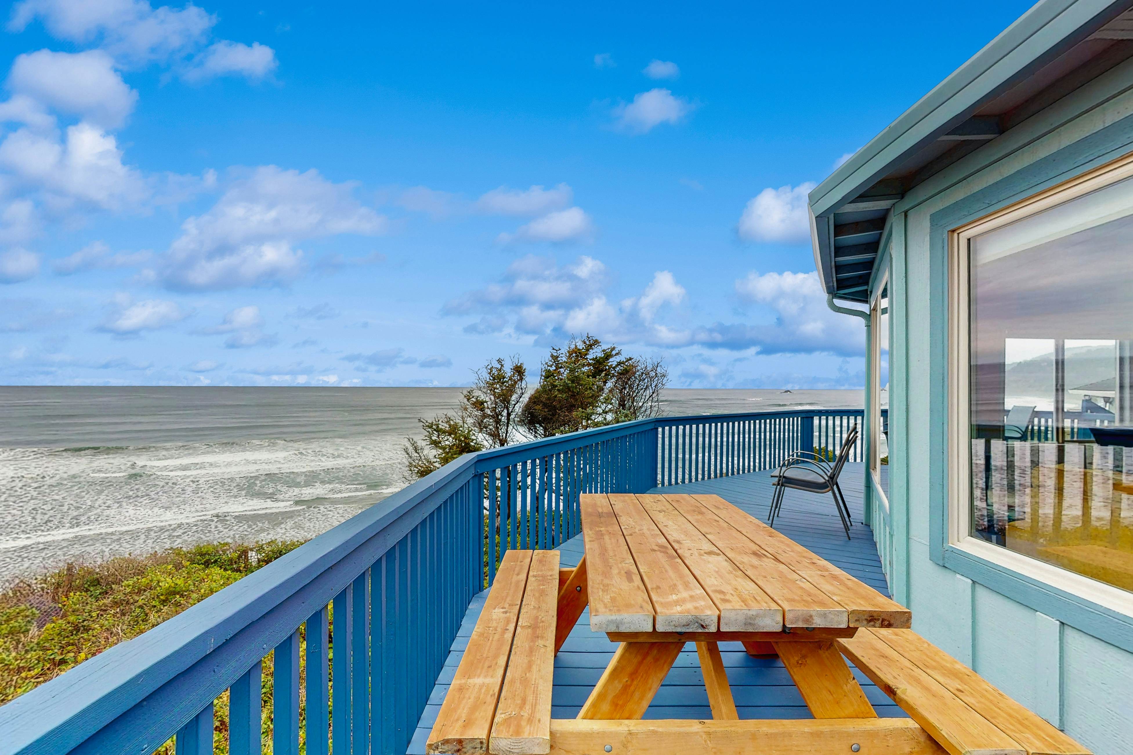 Dog-friendly, oceanfront home with private hot tub, sauna & incredible view