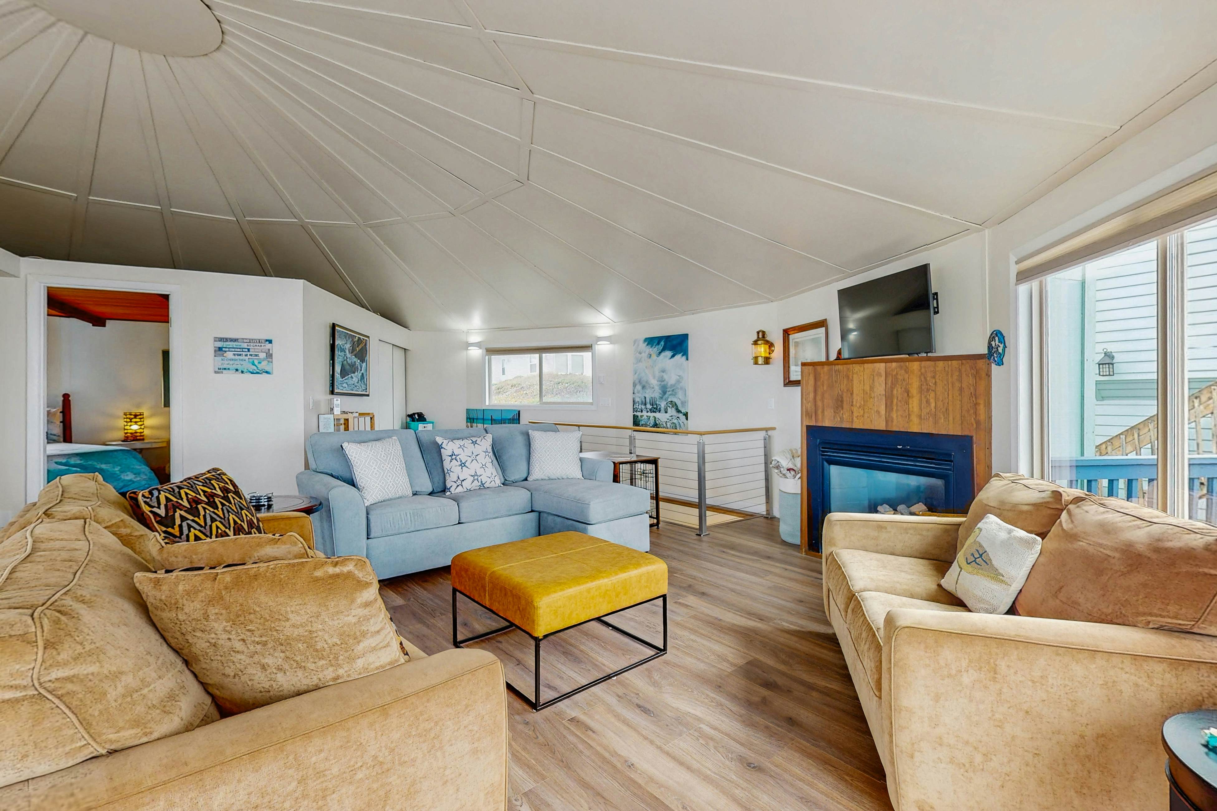 Dog-friendly, oceanfront home with private hot tub, sauna & incredible view