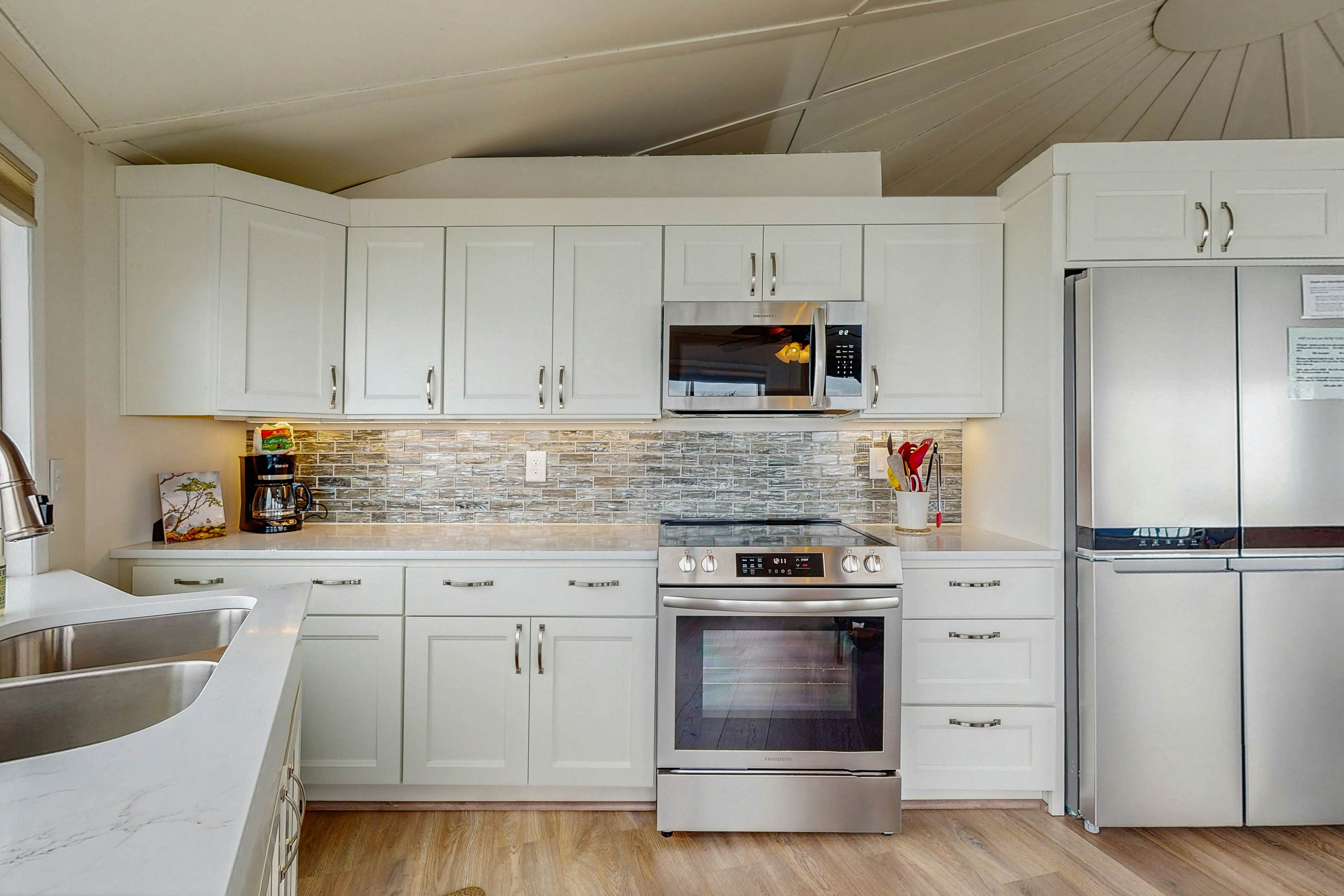 Dog-friendly, oceanfront home with private hot tub, sauna & incredible view