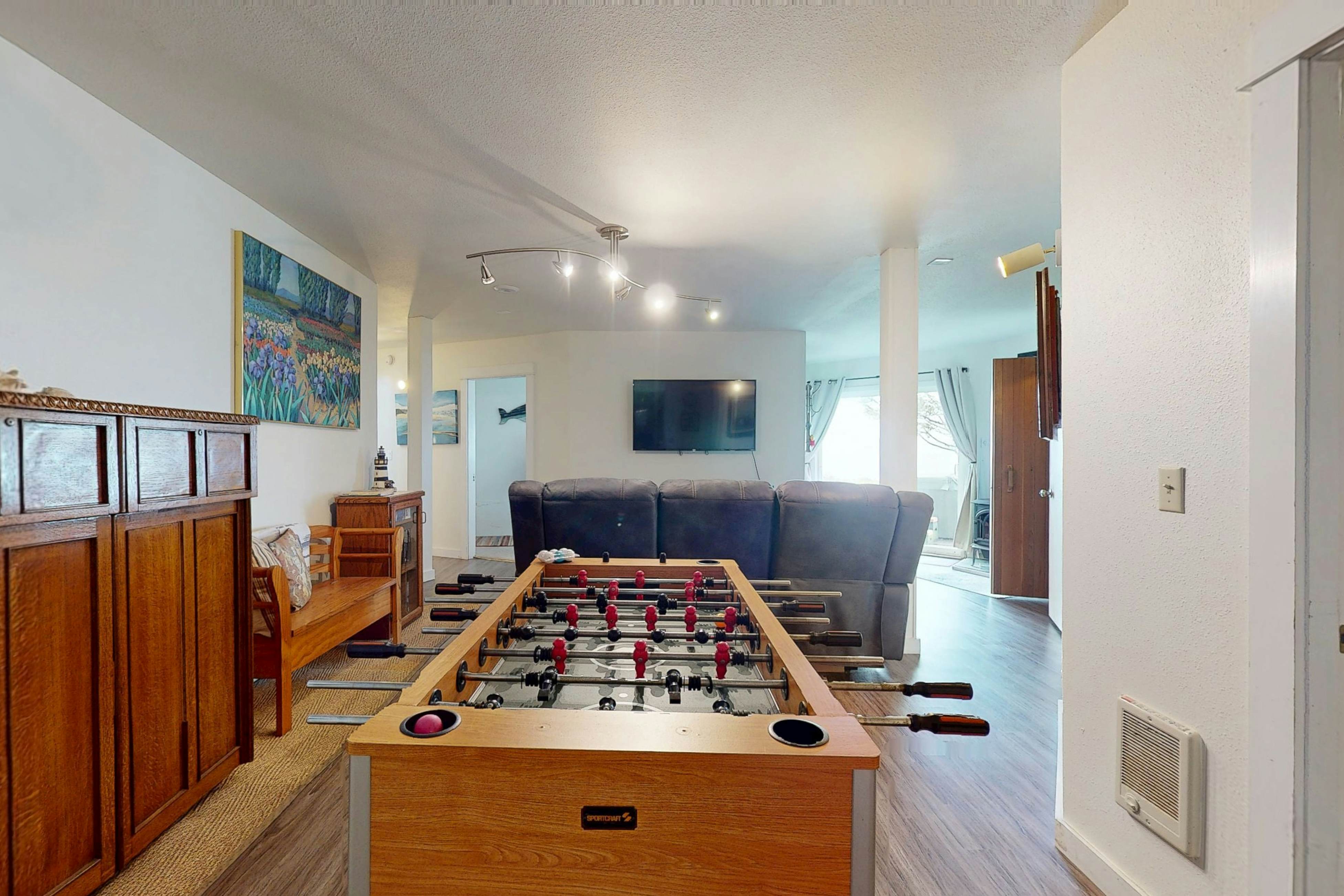 Dog-friendly, oceanfront home with private hot tub, sauna & incredible view