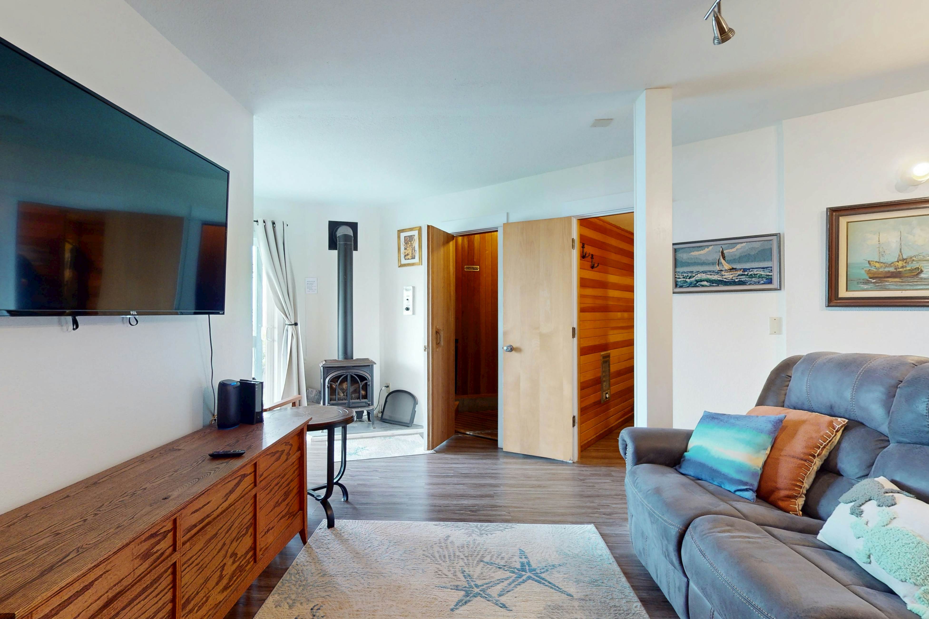 Dog-friendly, oceanfront home with private hot tub, sauna & incredible view