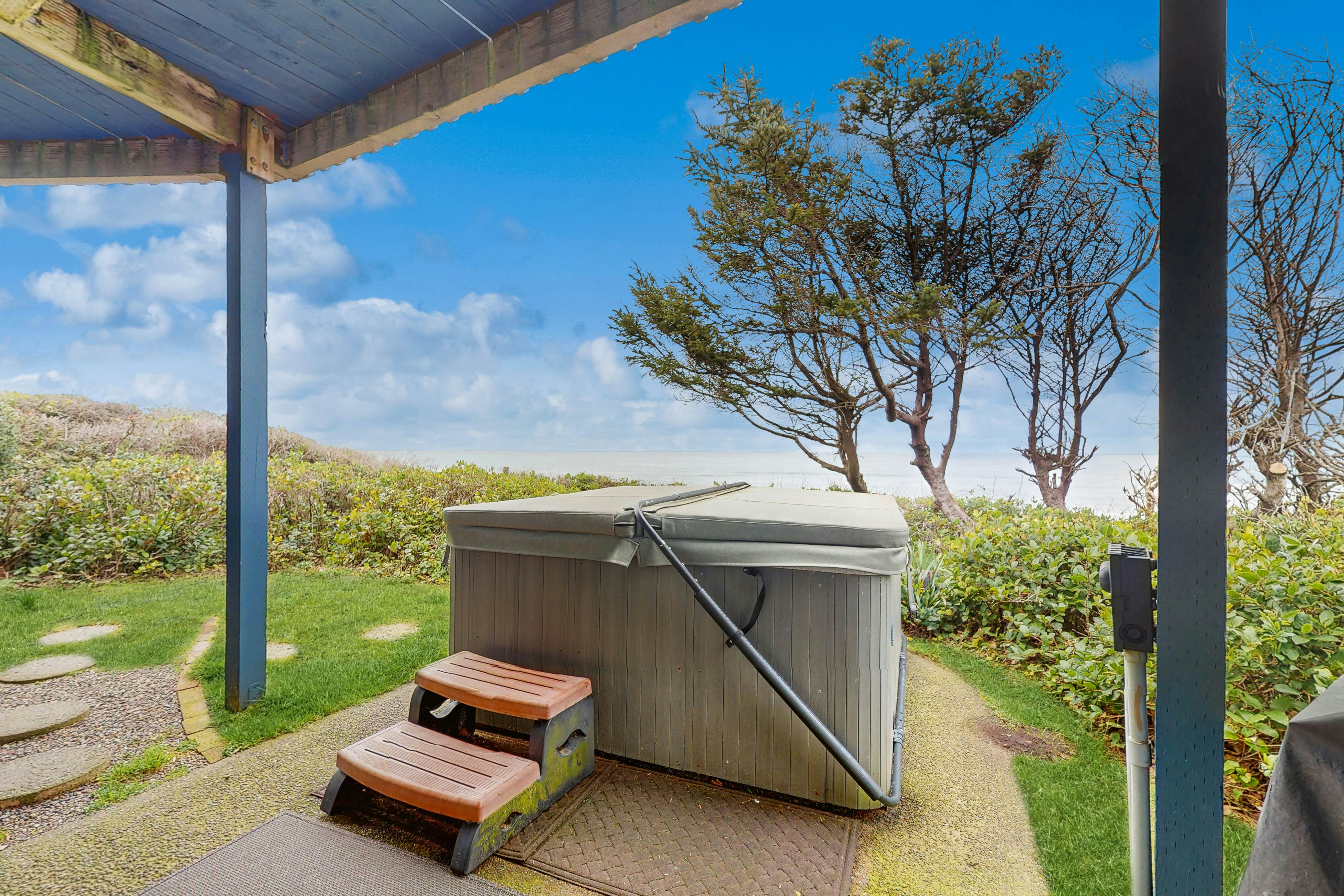 Dog-friendly, oceanfront home with private hot tub, sauna & incredible view