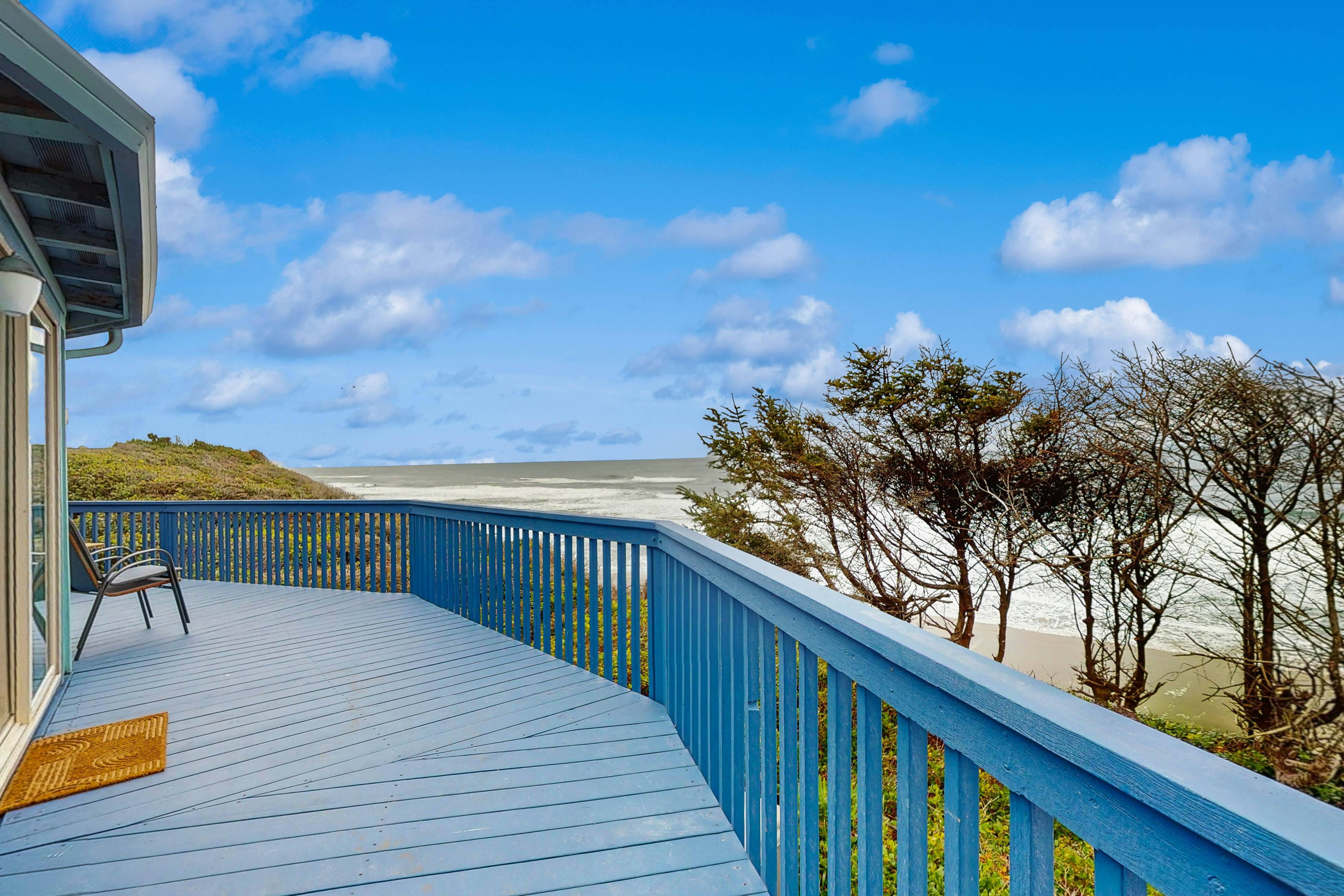 Dog-friendly, oceanfront home with private hot tub, sauna & incredible view