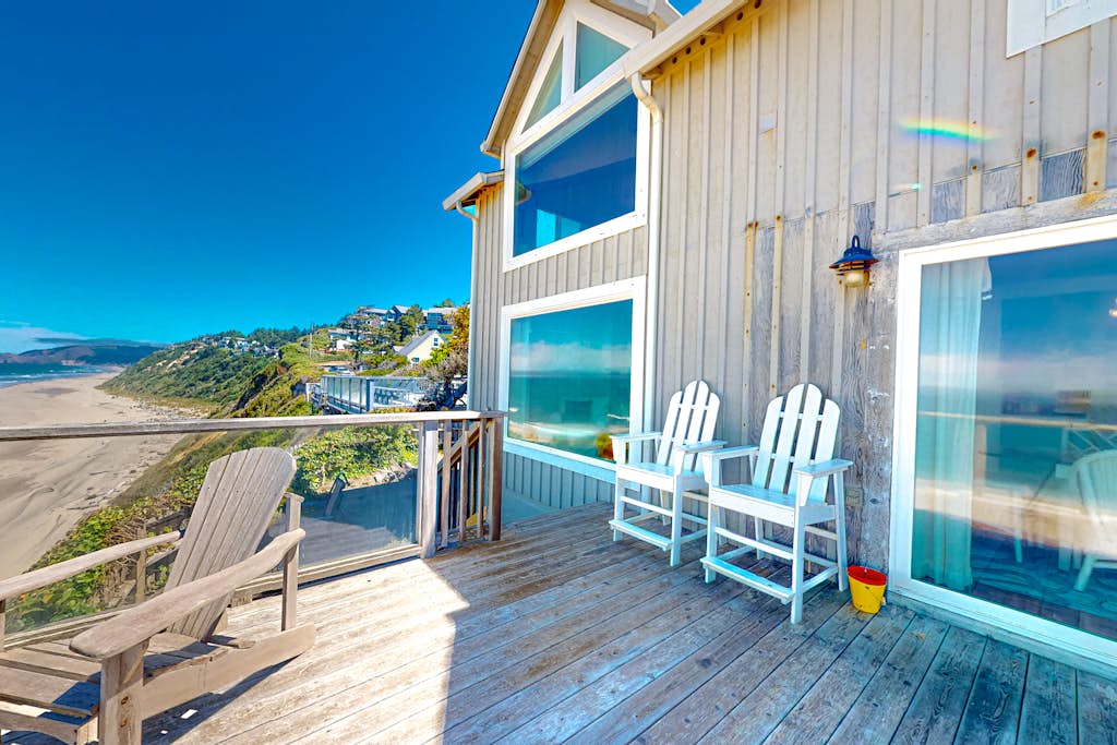 Oceanfront cottage with water view deck gas fireplace and washer dryer