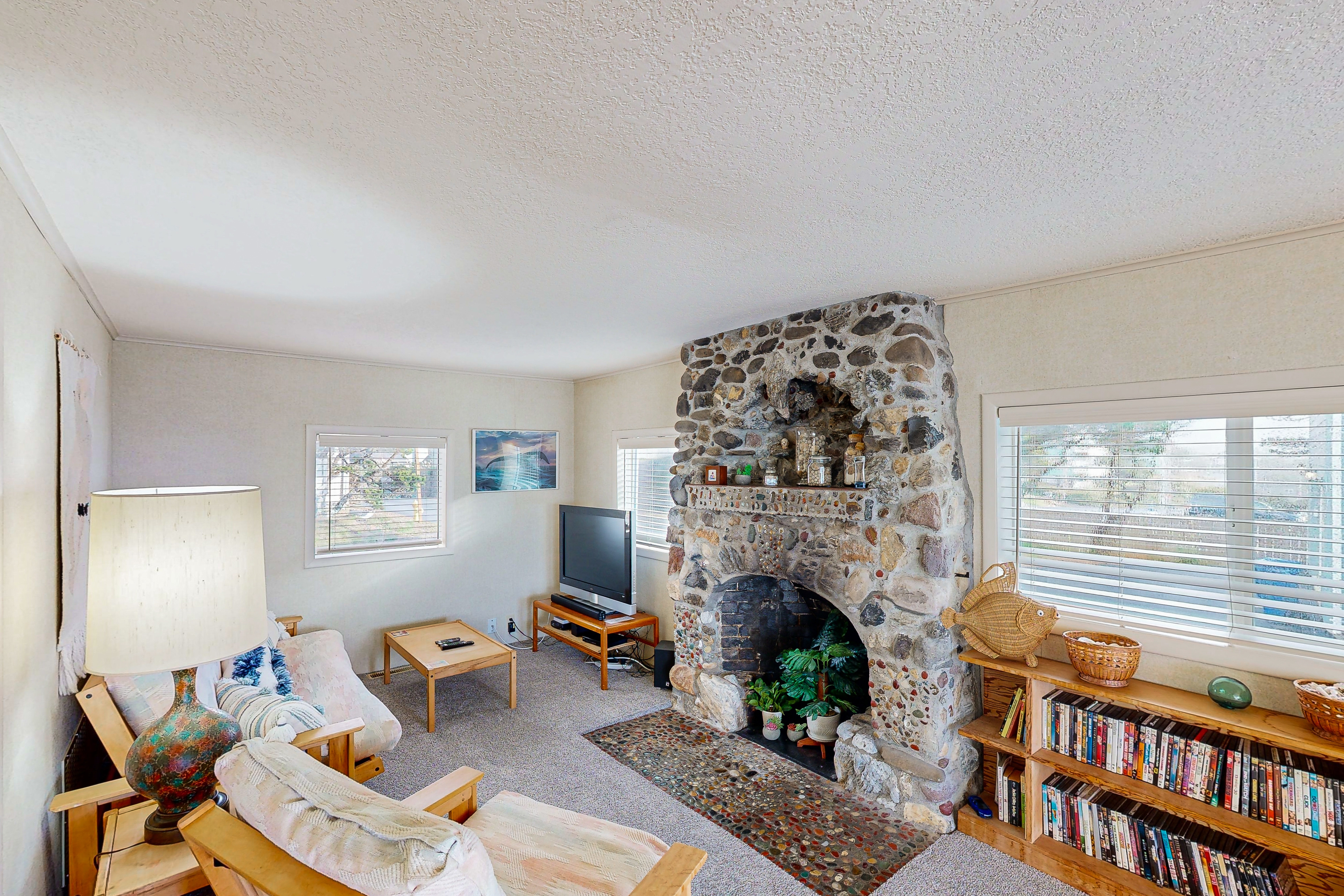 Oceanfront dog friendly home with 180 degree view deck and great location