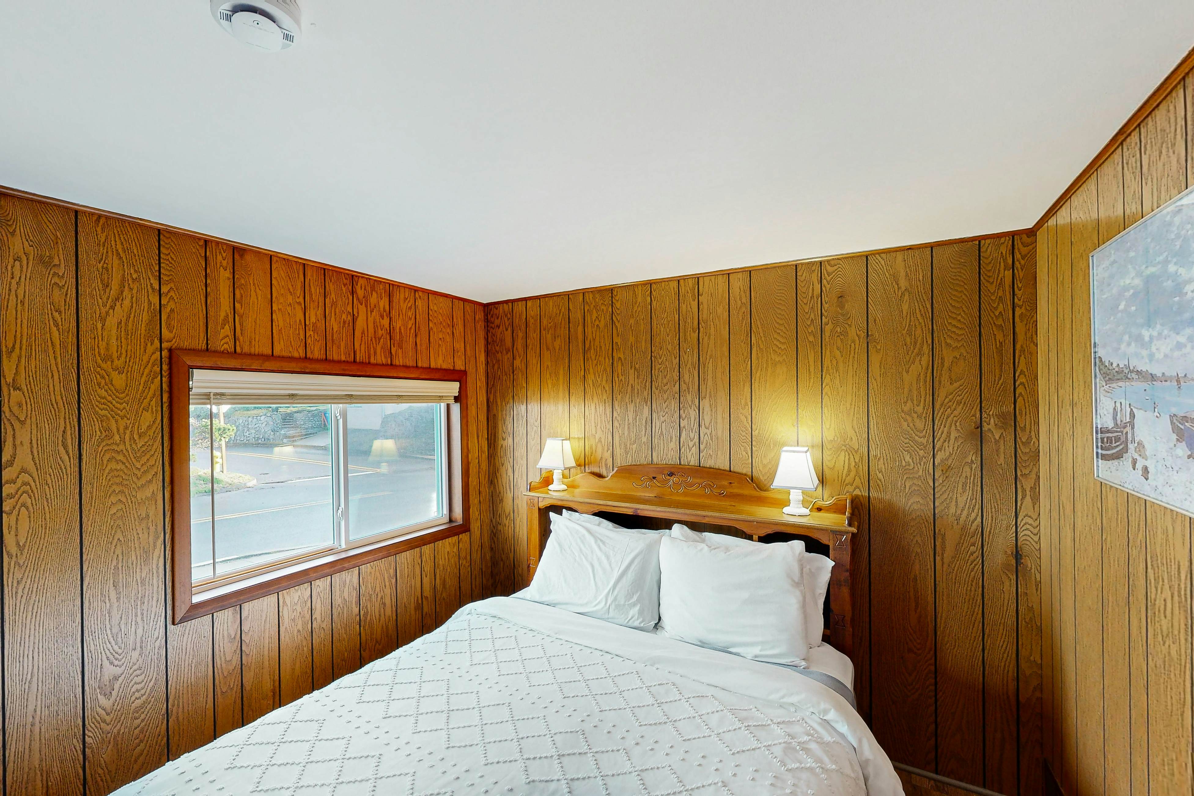 Oceanfront, dog-friendly home with 180-degree view, deck & great location