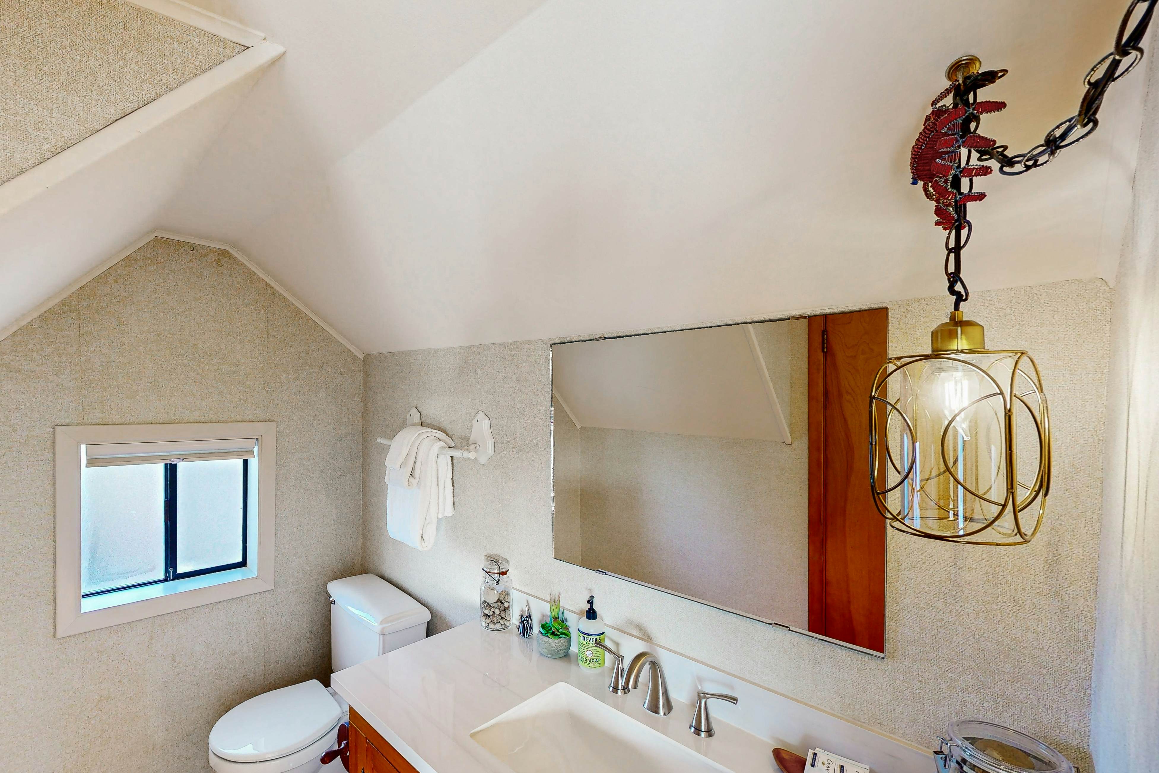 Oceanfront, dog-friendly home with 180-degree view, deck & great location